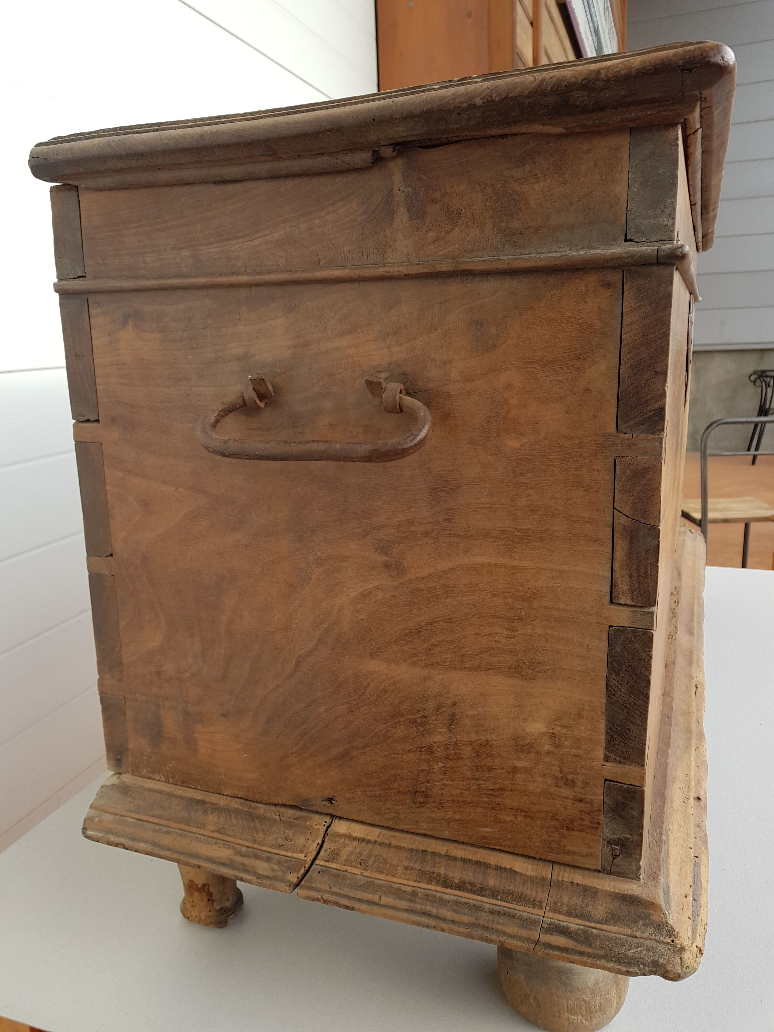 Walnut chest late 18th Century