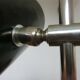 Lampe italienne " tuyau " en laiton nickelé et aluminium années 50/60