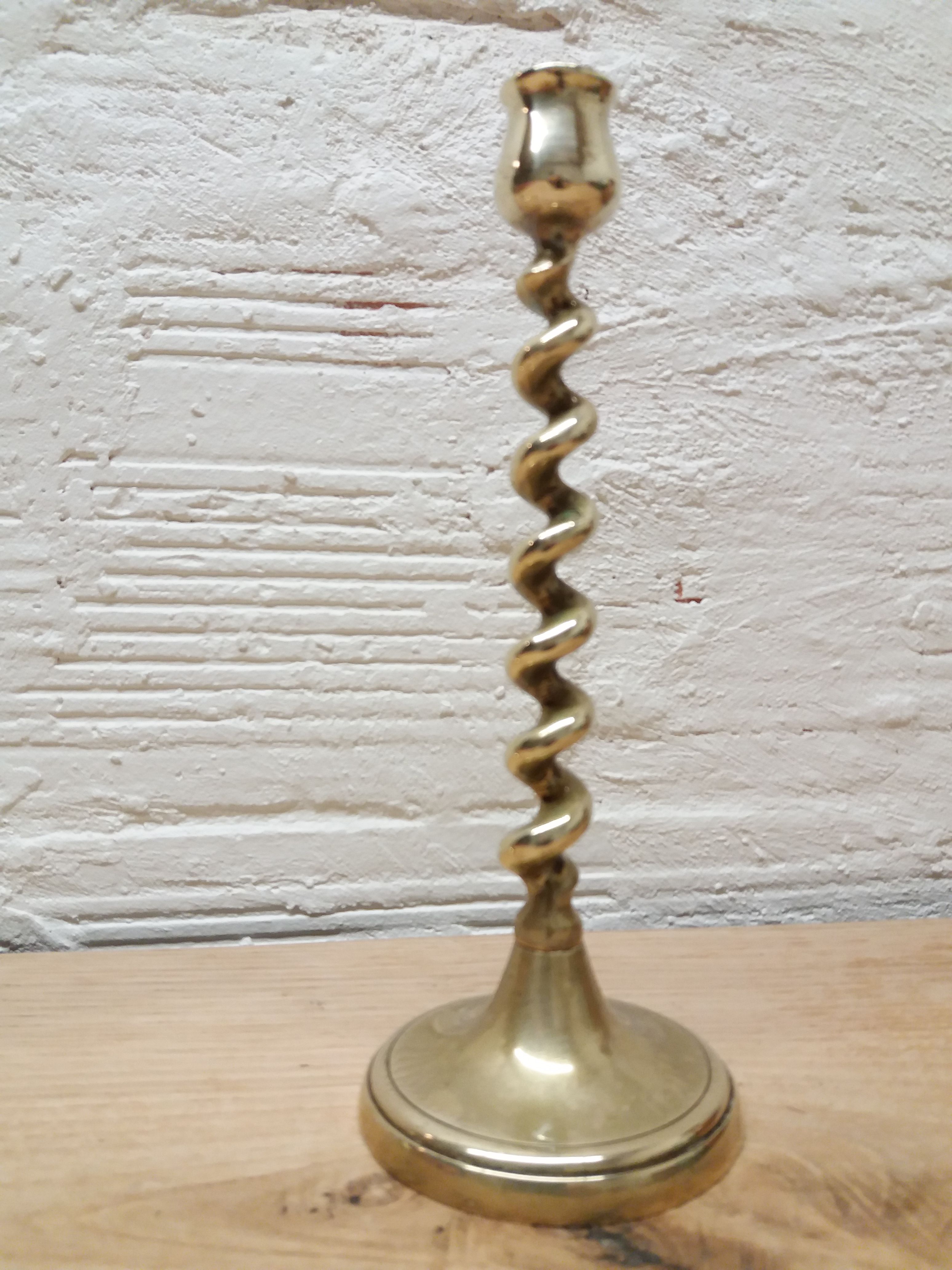 Paire de bougeoirs spirale laiton doré