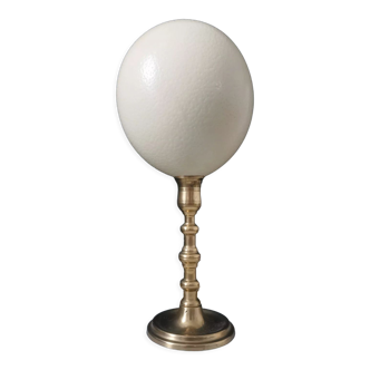 Oeuf d'autruche, socle en laiton, début XXè h:27cm