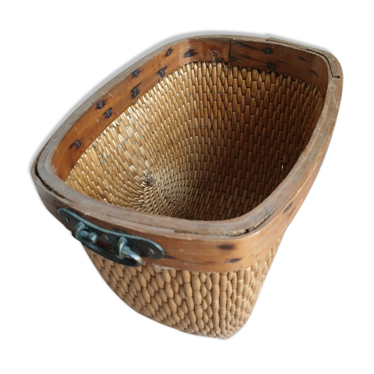 Wood and wicker pan