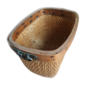 Wood and wicker pan