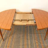 Round table with butterfly extension
