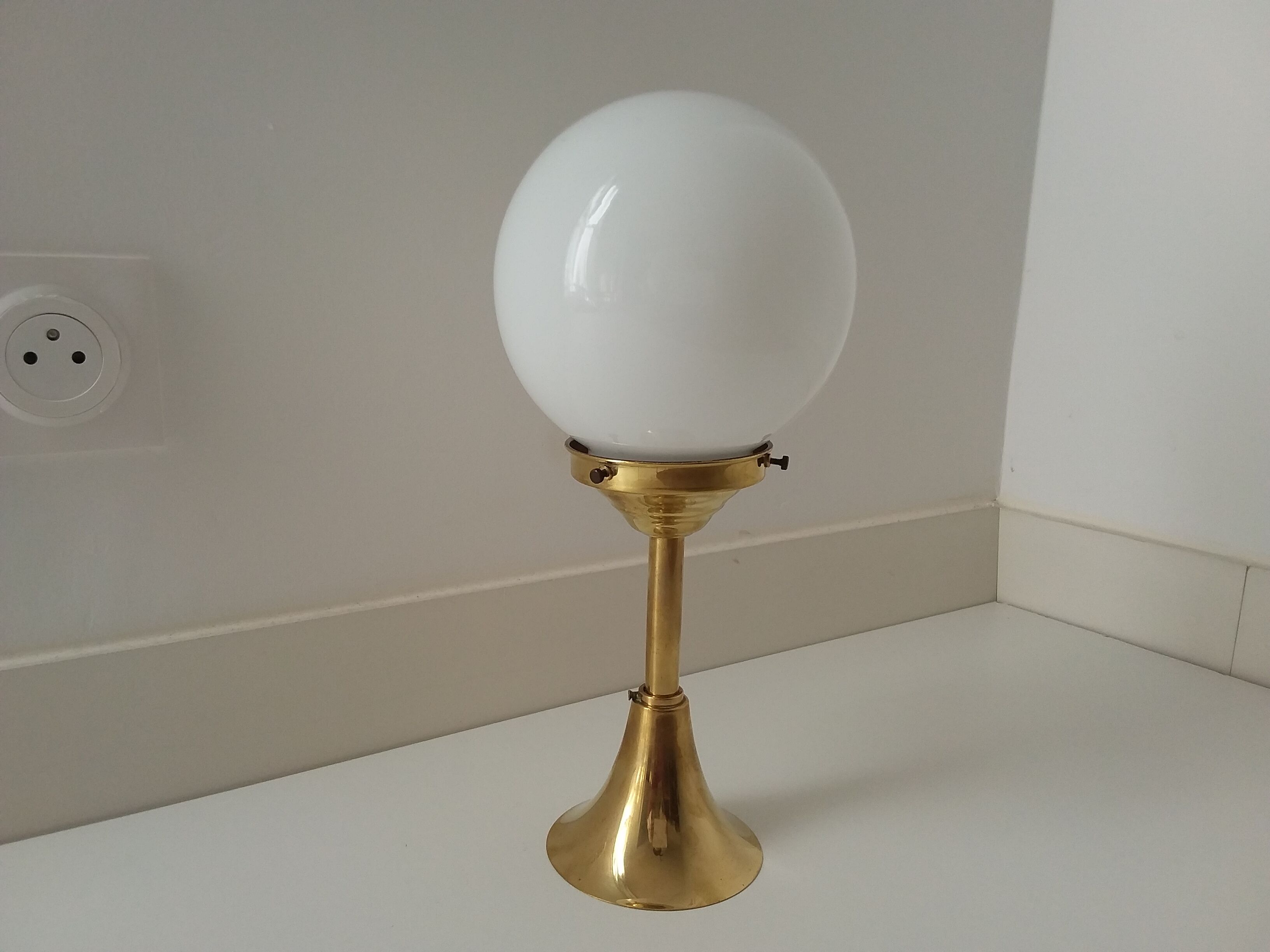 Suspension opaline