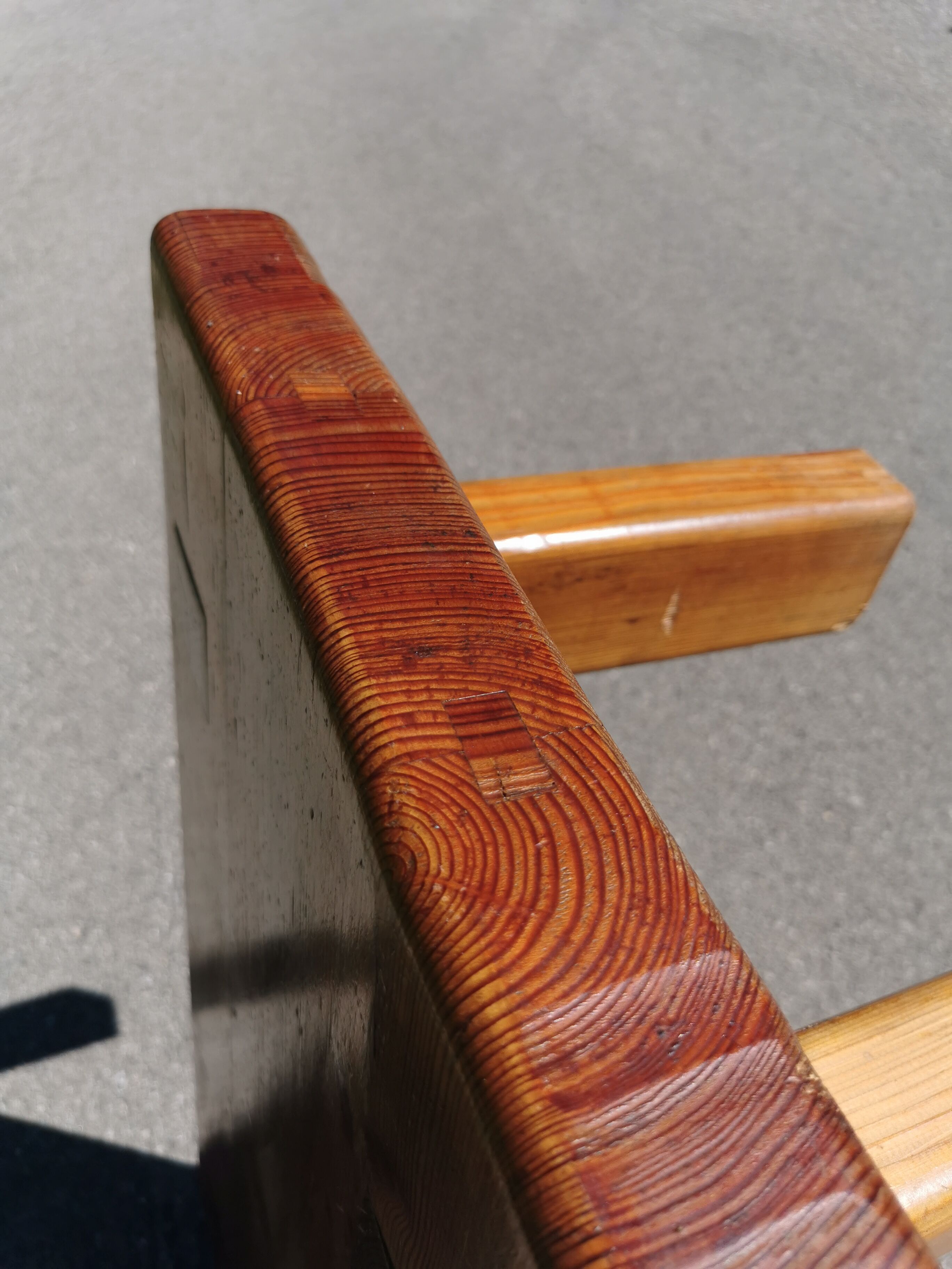 Brutalist table in meleze