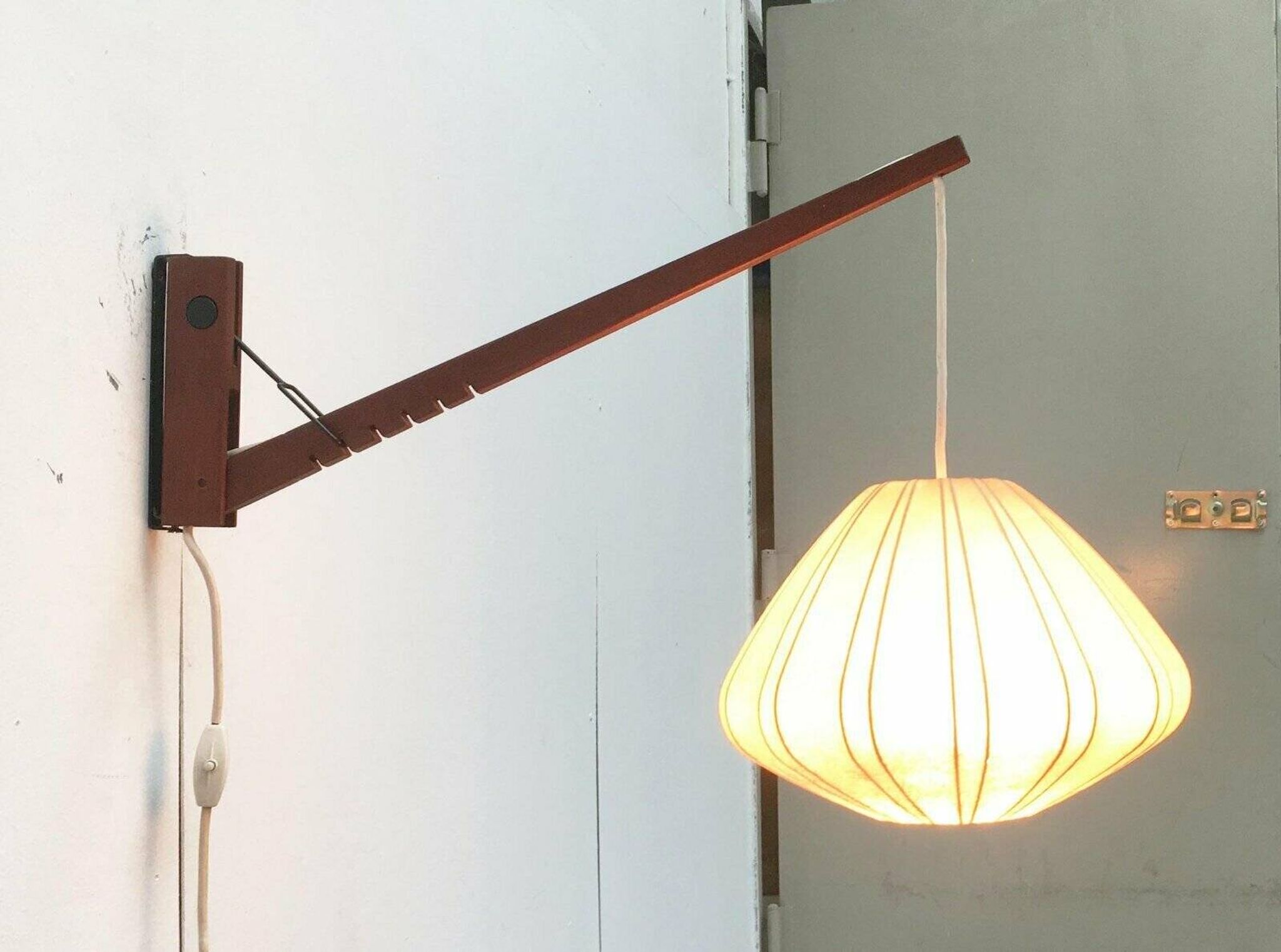 Mid-century pivoting wall lamp with a swing arm, Cocoon, made of teak wood, 1960s.
