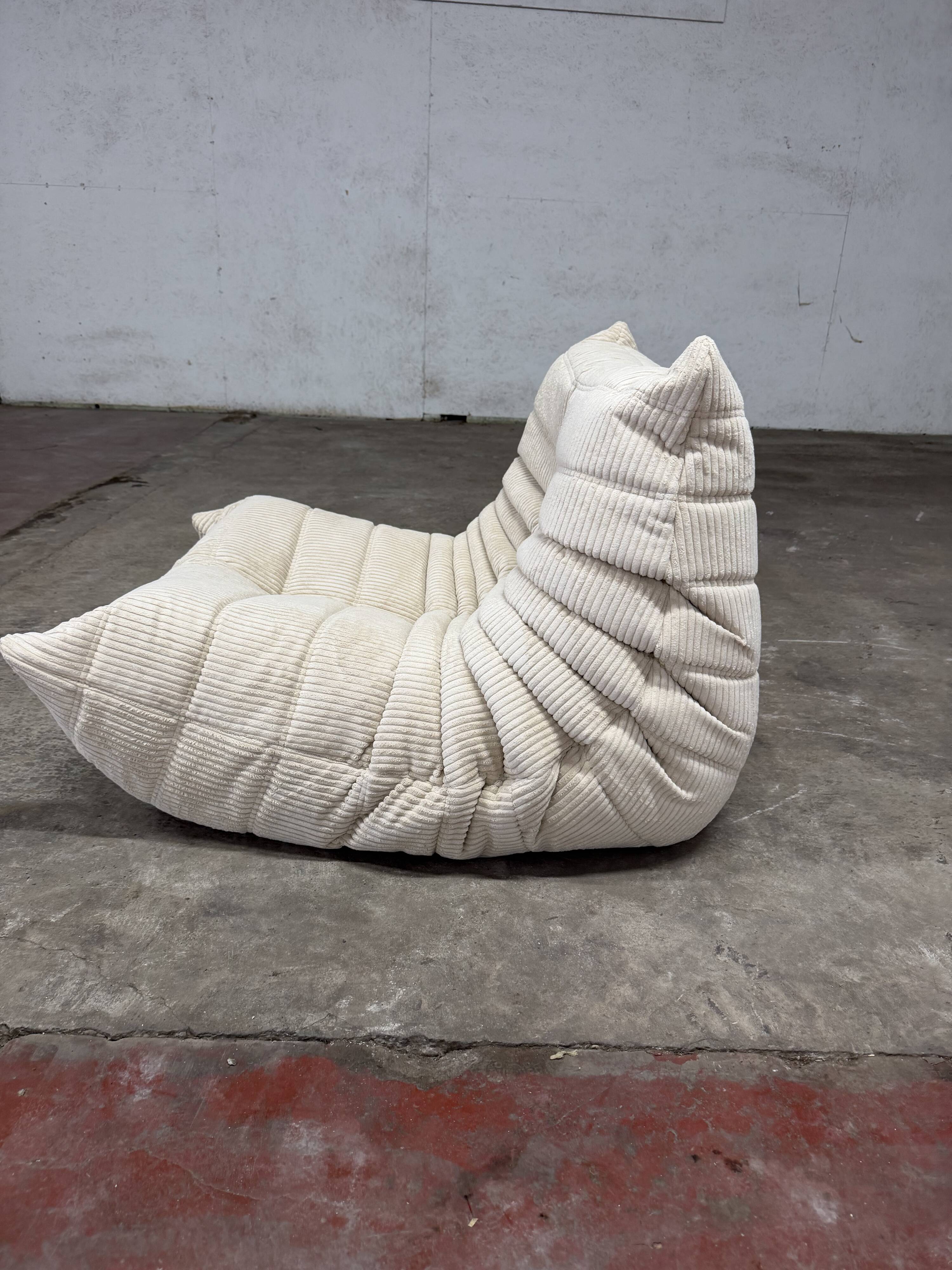Ligne Roset Togo 1-seater in pouf in Beige Corduroy 10/10