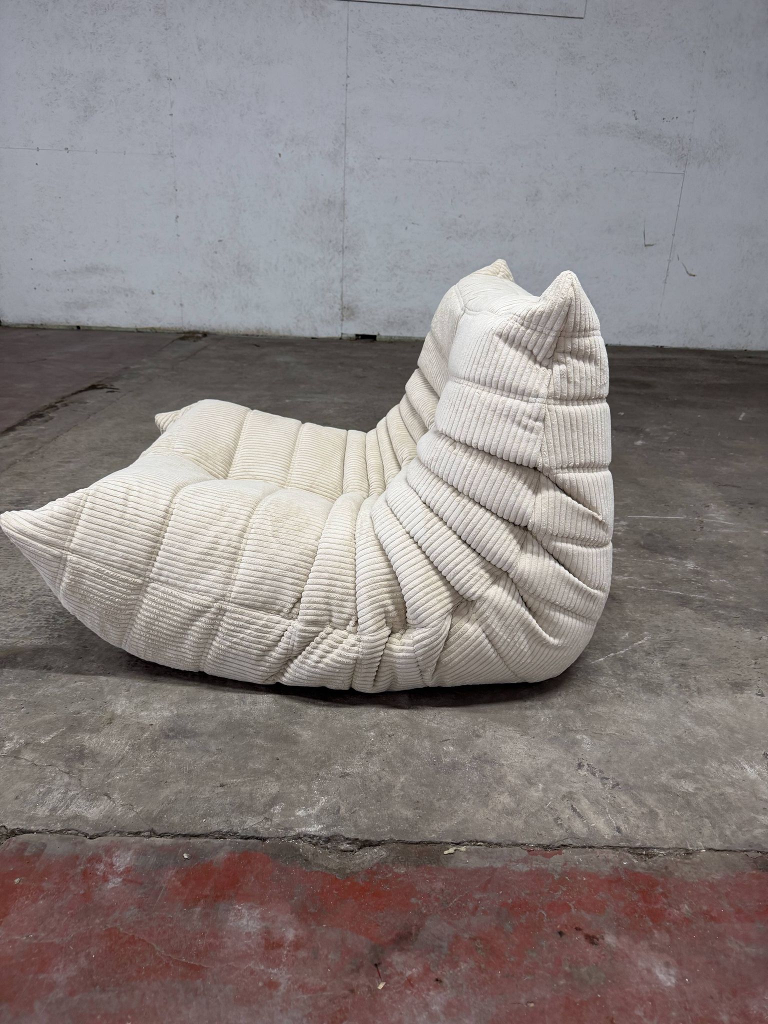 Ligne Roset Togo 1-seater in pouf in Beige Corduroy 10/10