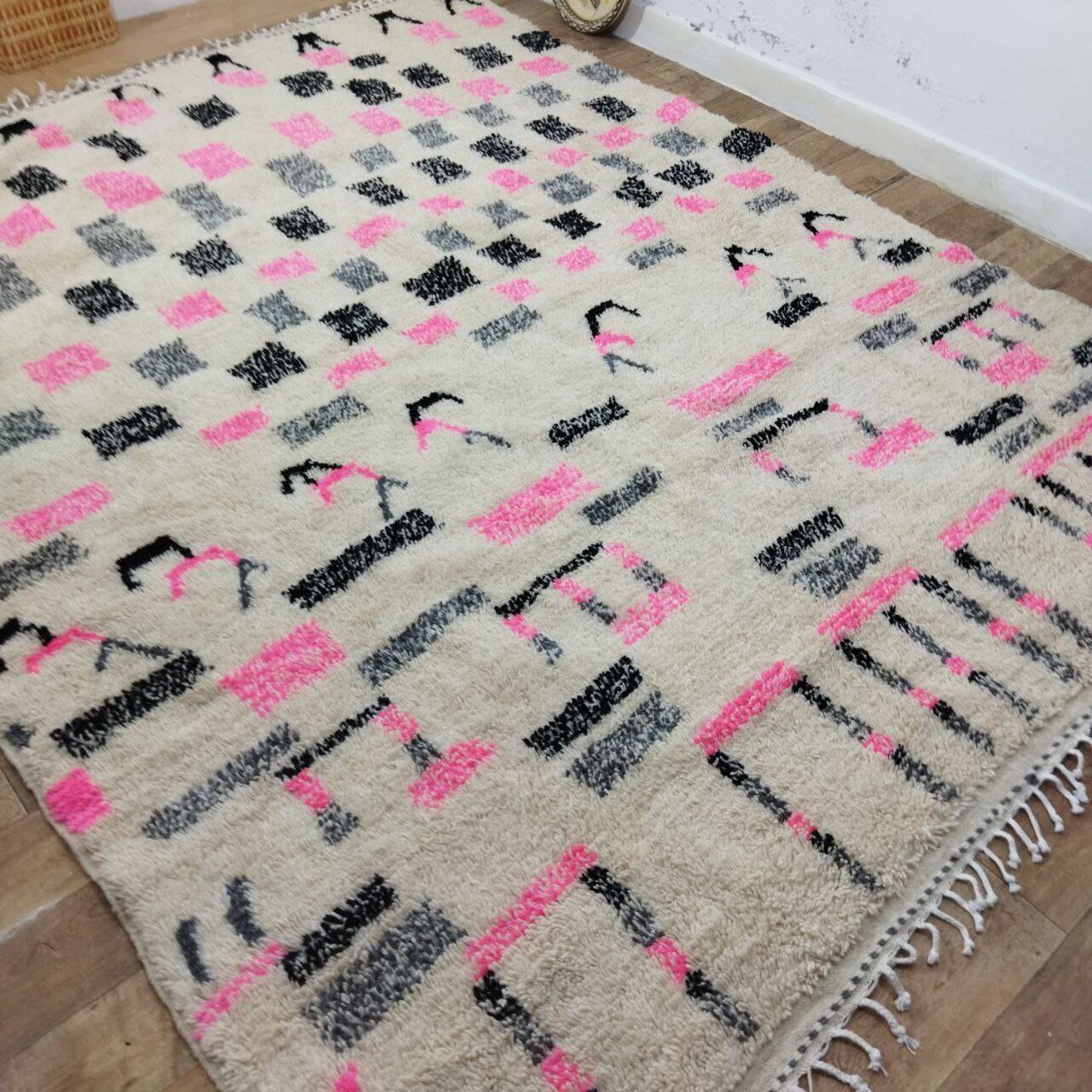 Azilal Berber rug in handmade wool 326 X 250 CM