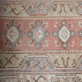 Rug melas Anatolian wool fringe on pink background 208x120cm
