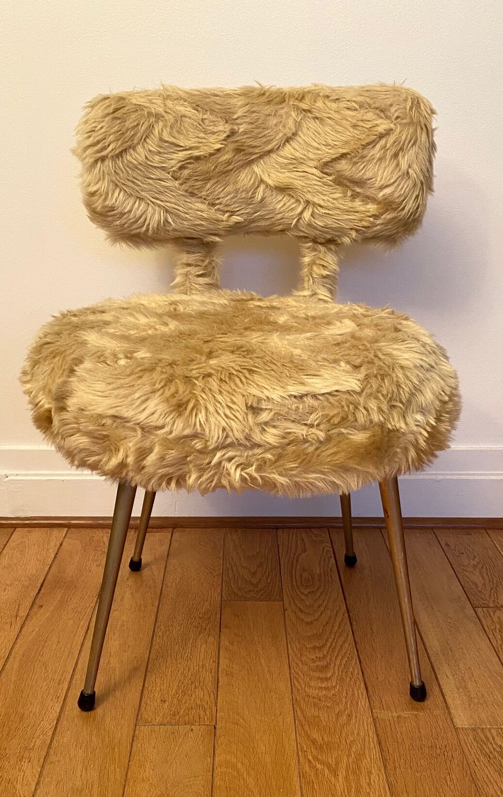 Beige Pelfran moumoute chair