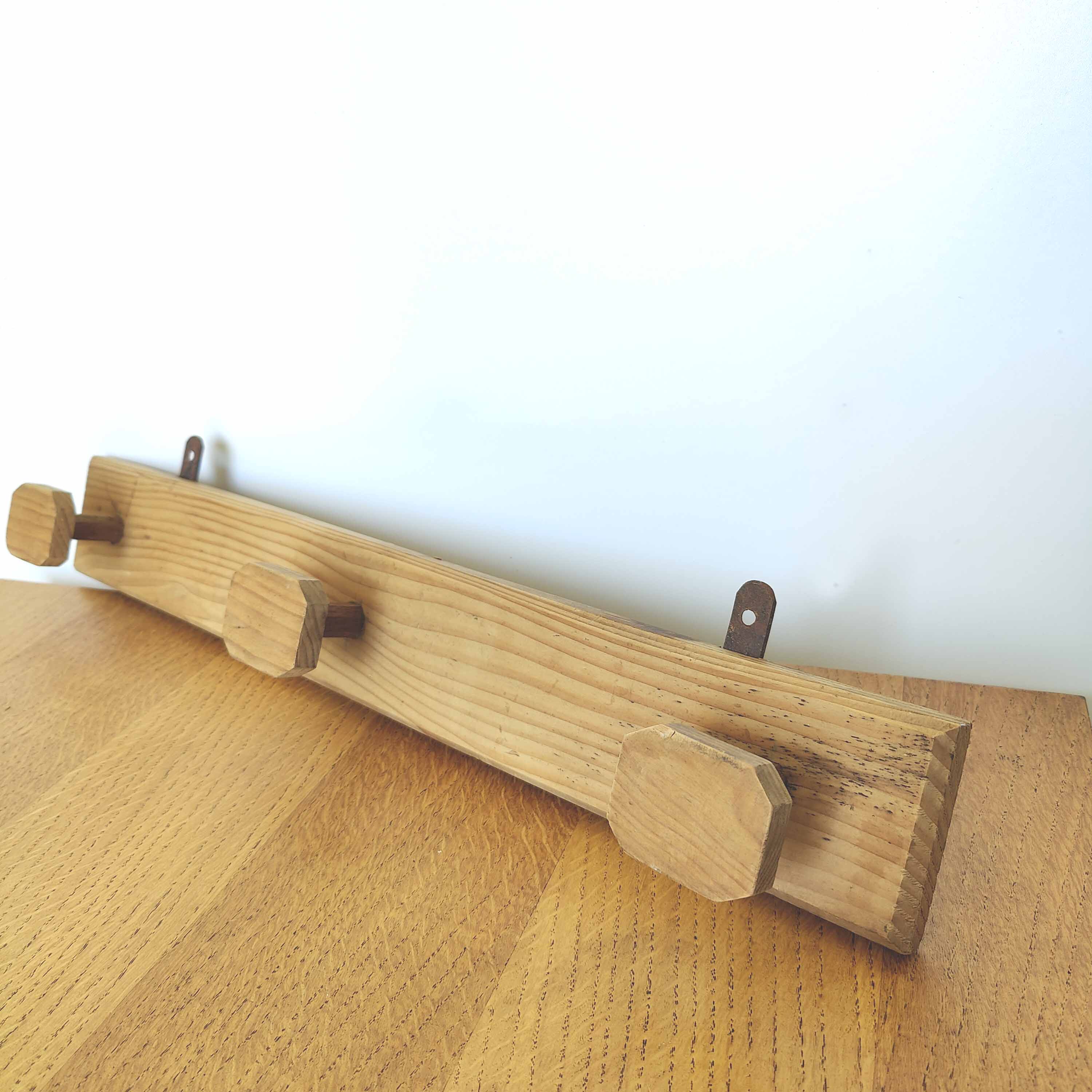 Wooden wall coat rack 3 hexagonal hooks