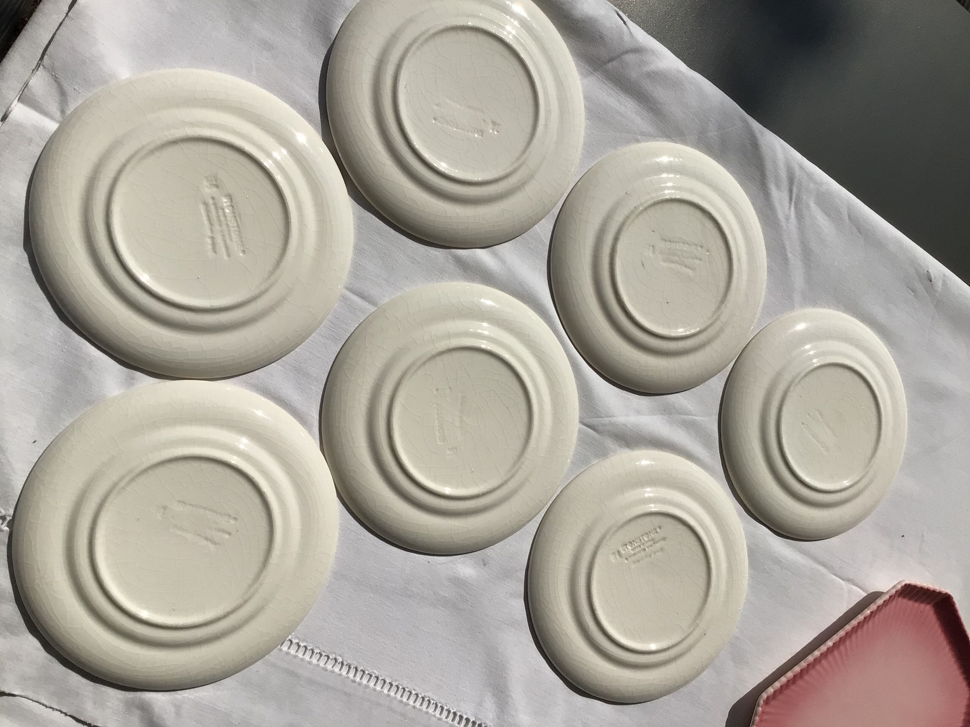 7 assiettes à dessert craquelées rose dégradé