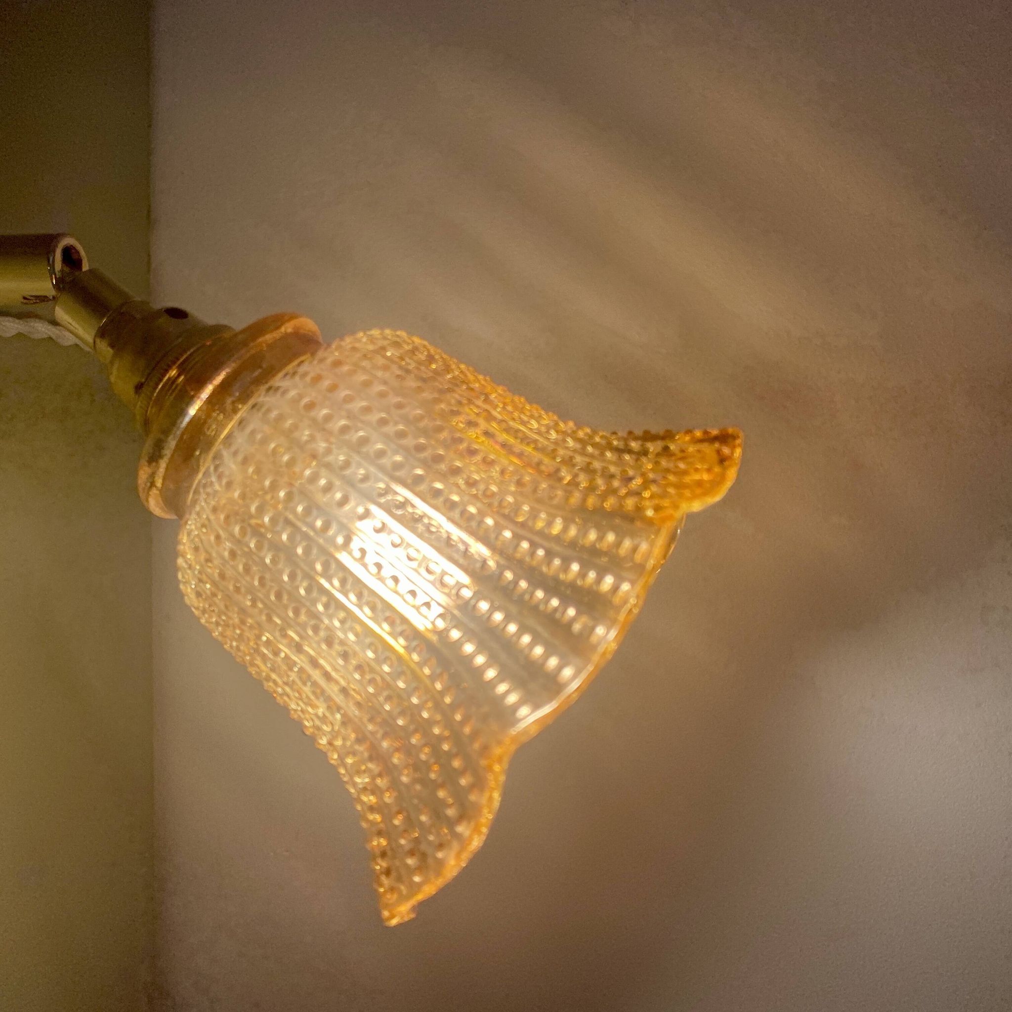 Applique tulipe vintage en verre ambrée