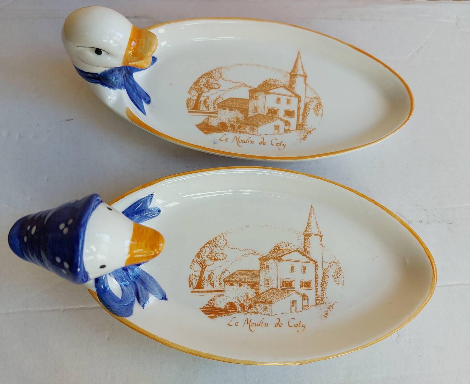 Set of 2 ceramic dishes Le Moulin de Coty