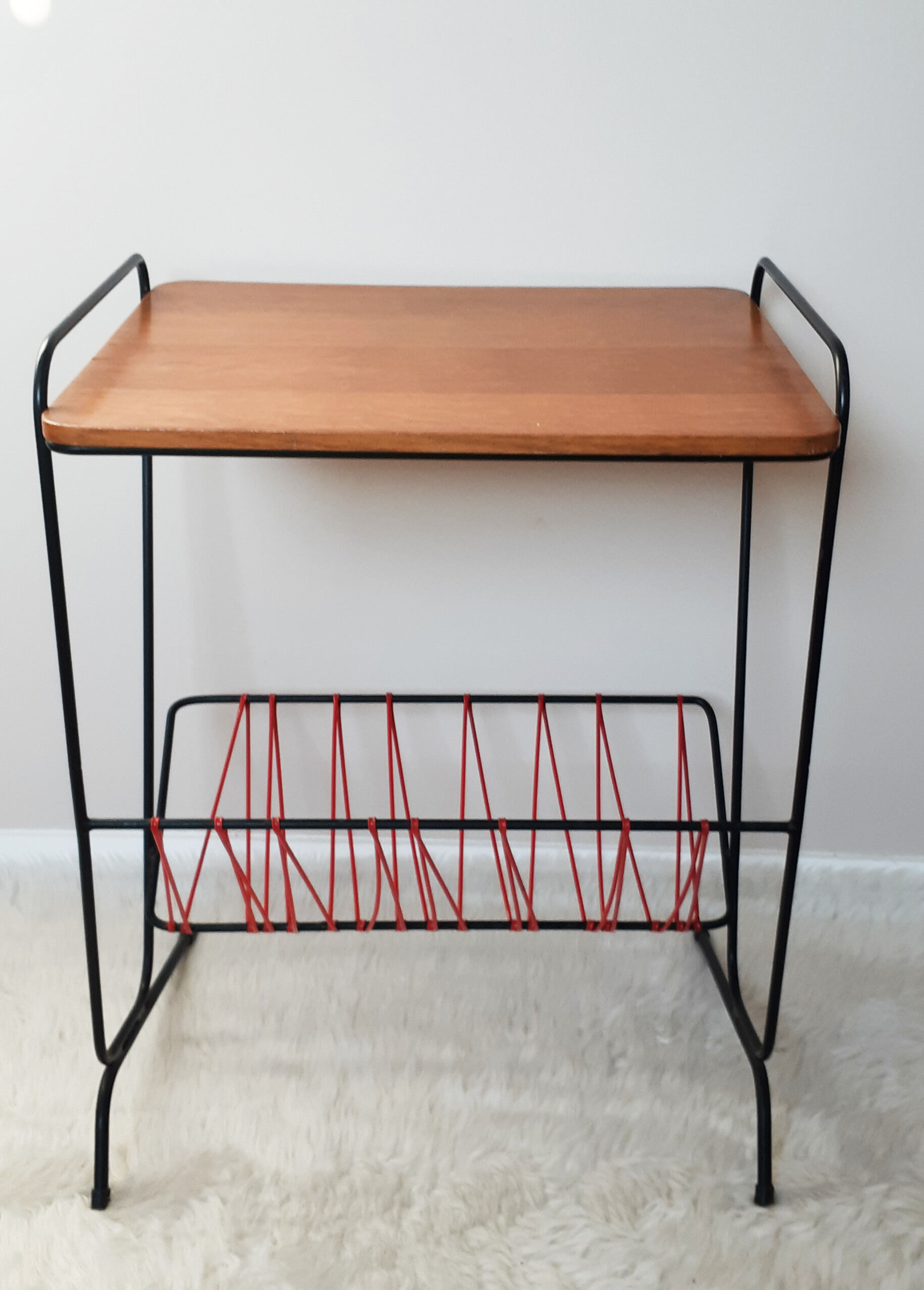 Scoubidou magazines rack