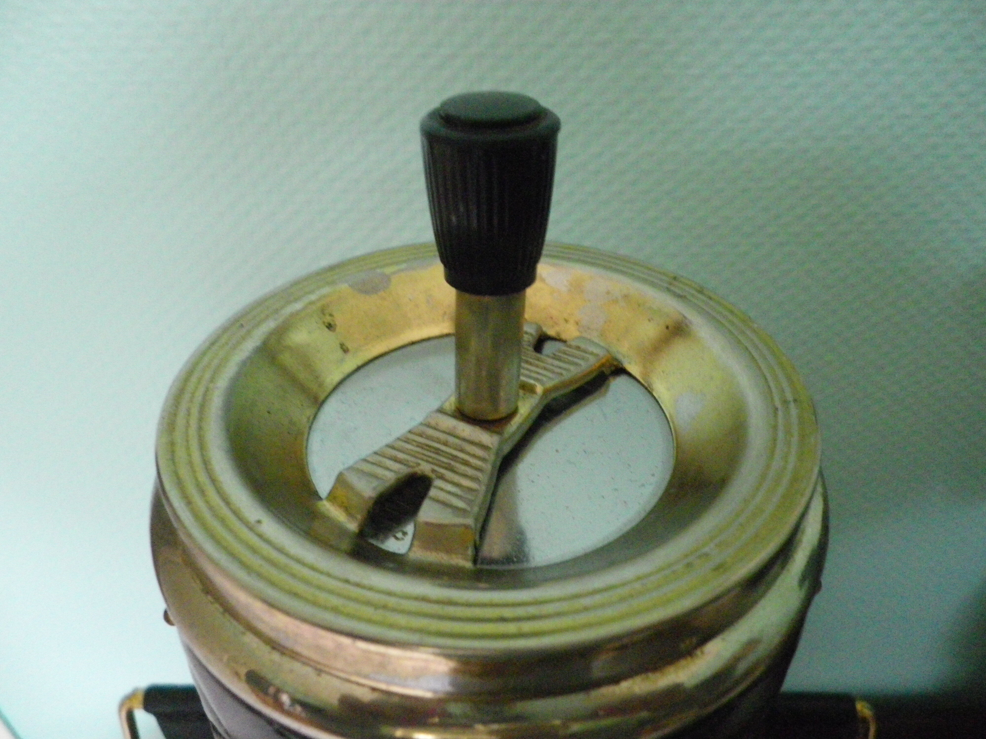Free-standing ashtray with magazine holder