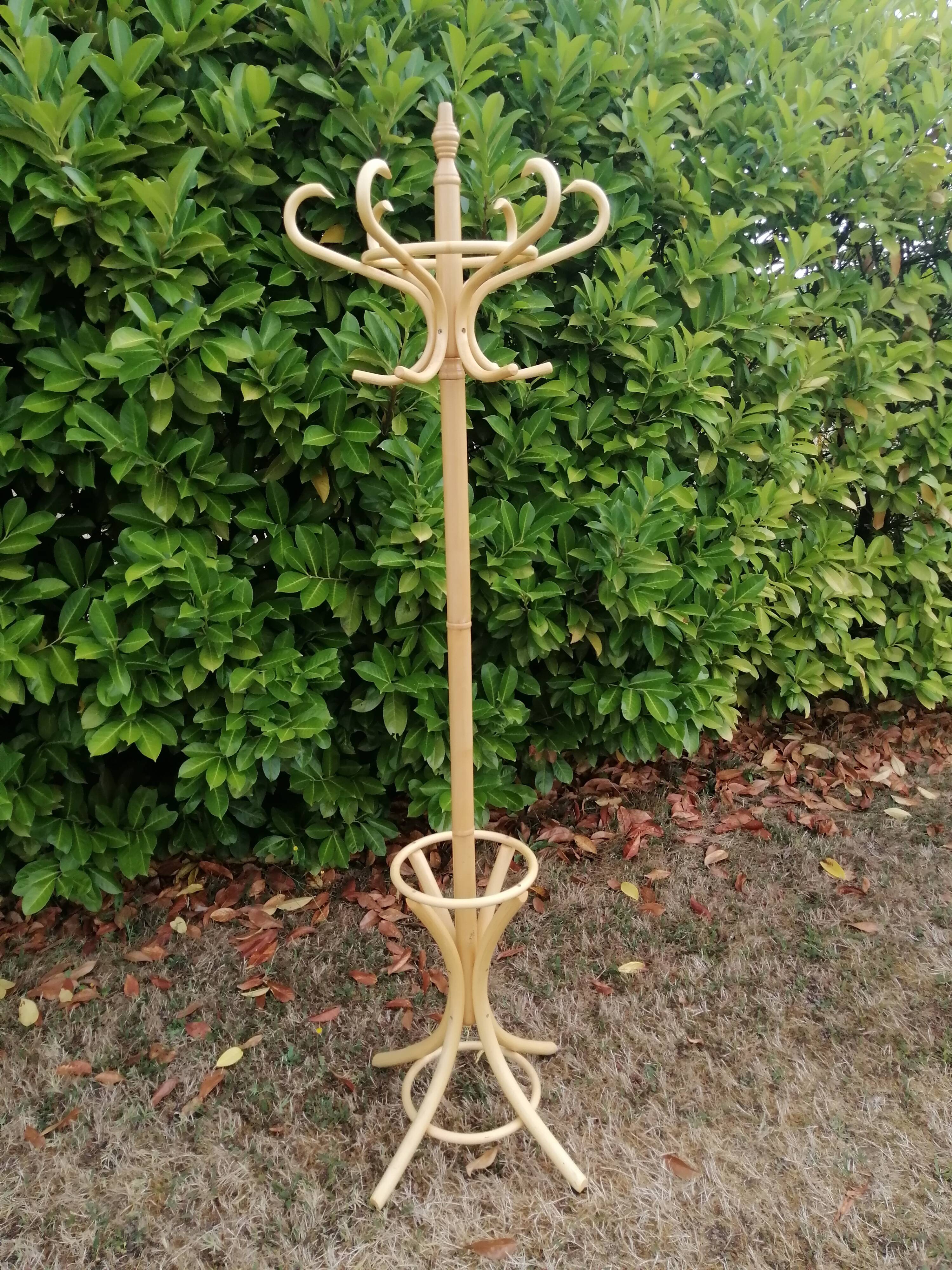 Coat rack on péroquet feet