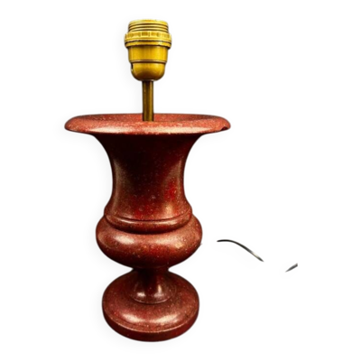 Pied de lampe en pierre reconstituée rouge ''sang de bœuf'', XXe siècle