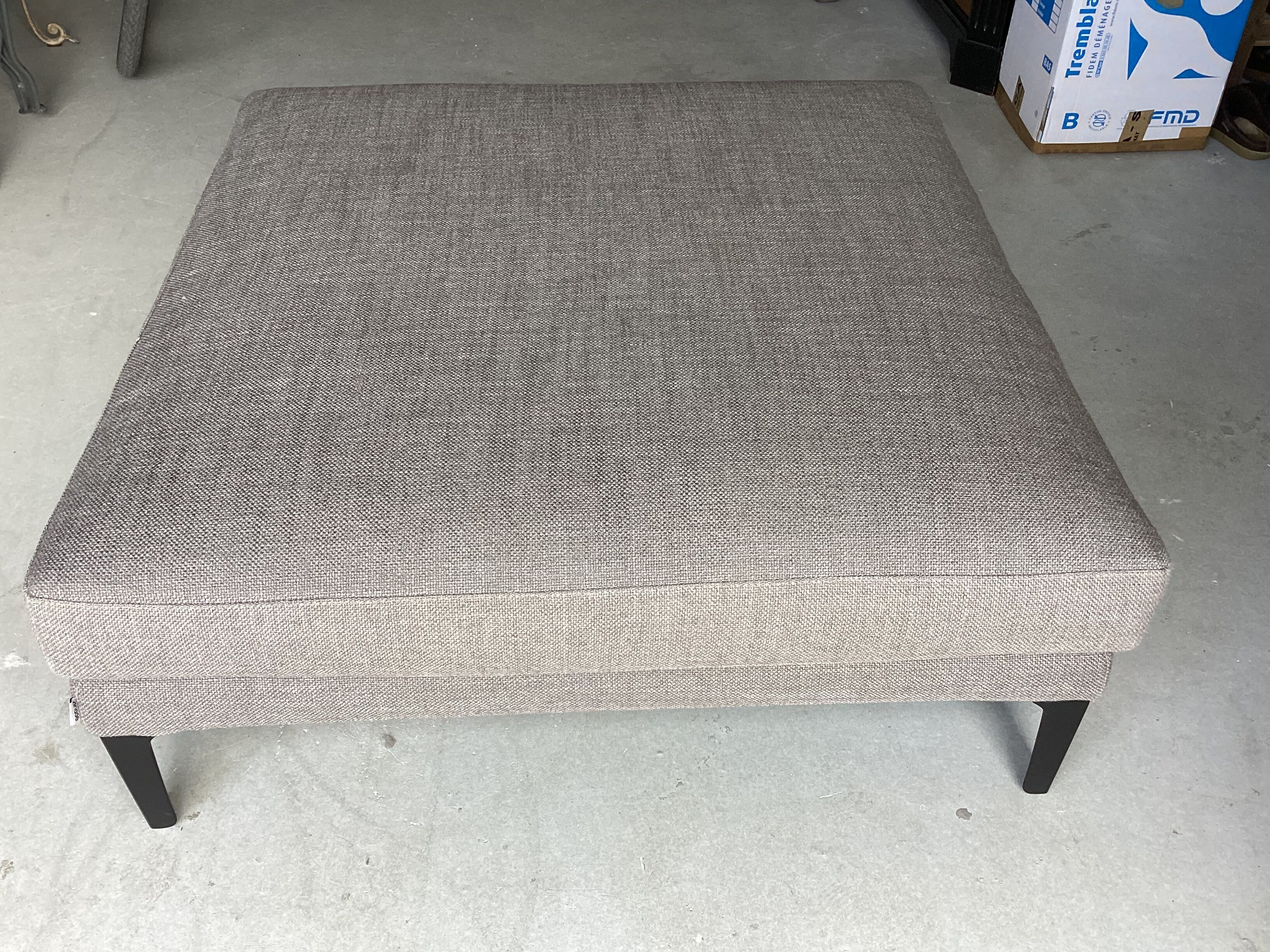 Pouf gris taupe