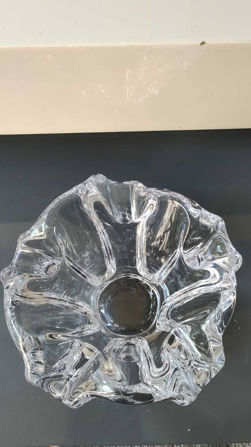 Empty Pocket/Organic floral shape ashtray/Corolla in transparent crystal. Baccarat style