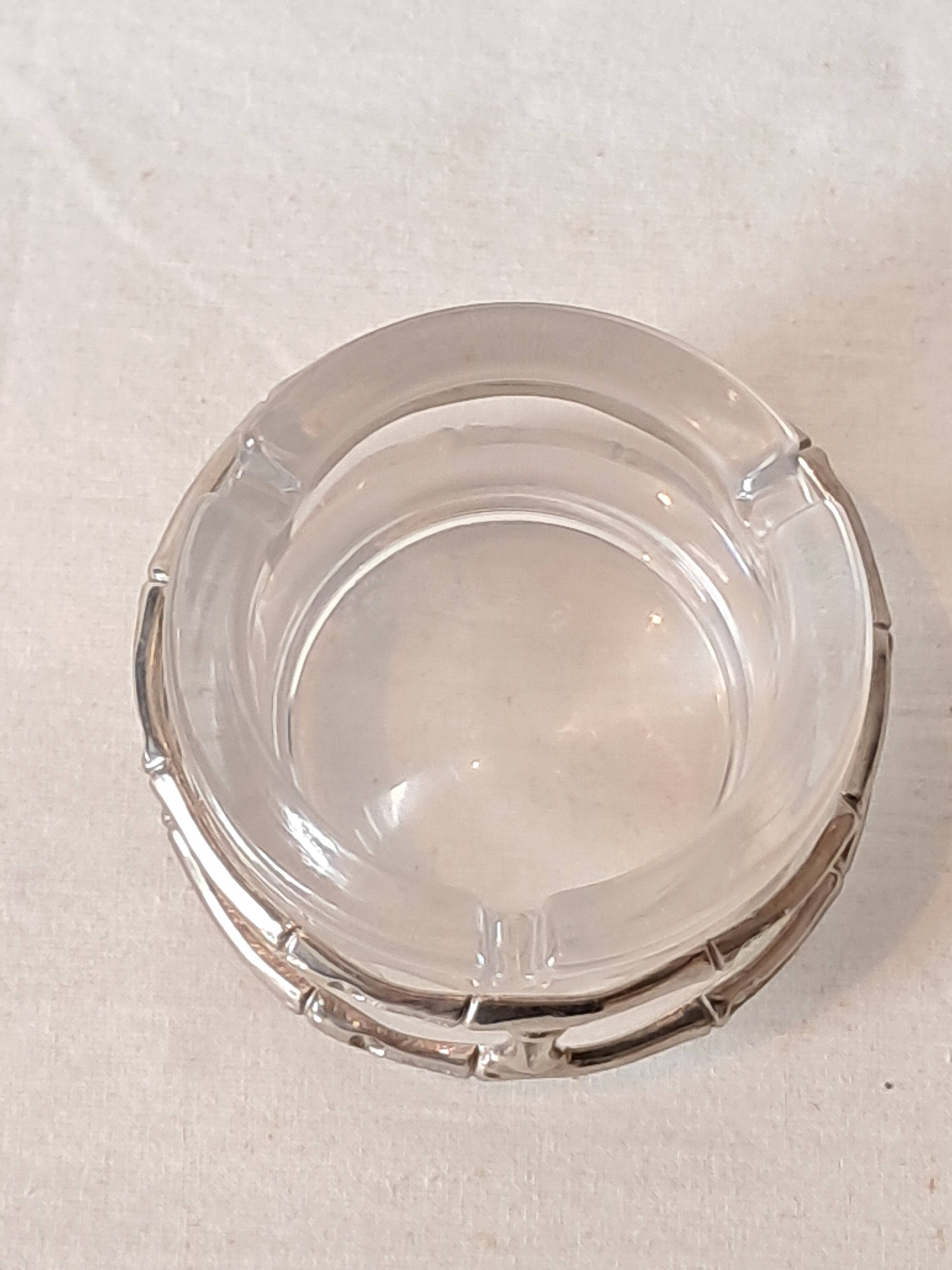 Cendrier En Verre Dans Un Support Faux Bambou Métallique
