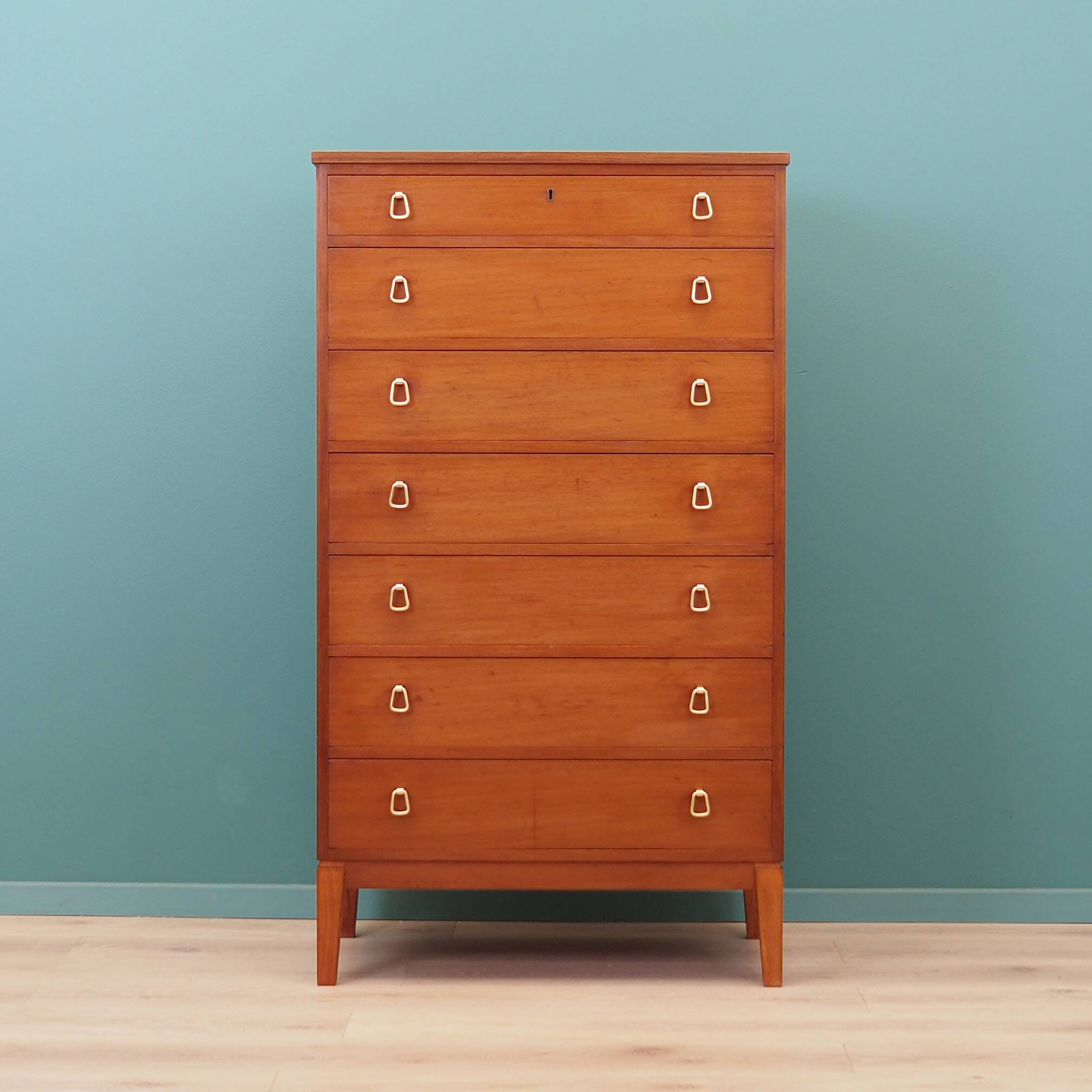 Commode en acajou, design danois, années 1970, production : Danemark