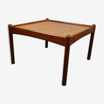 Coffee table with reversible tray