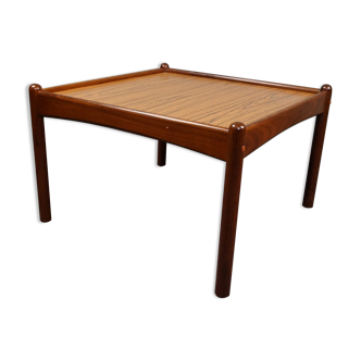 Coffee table with reversible tray