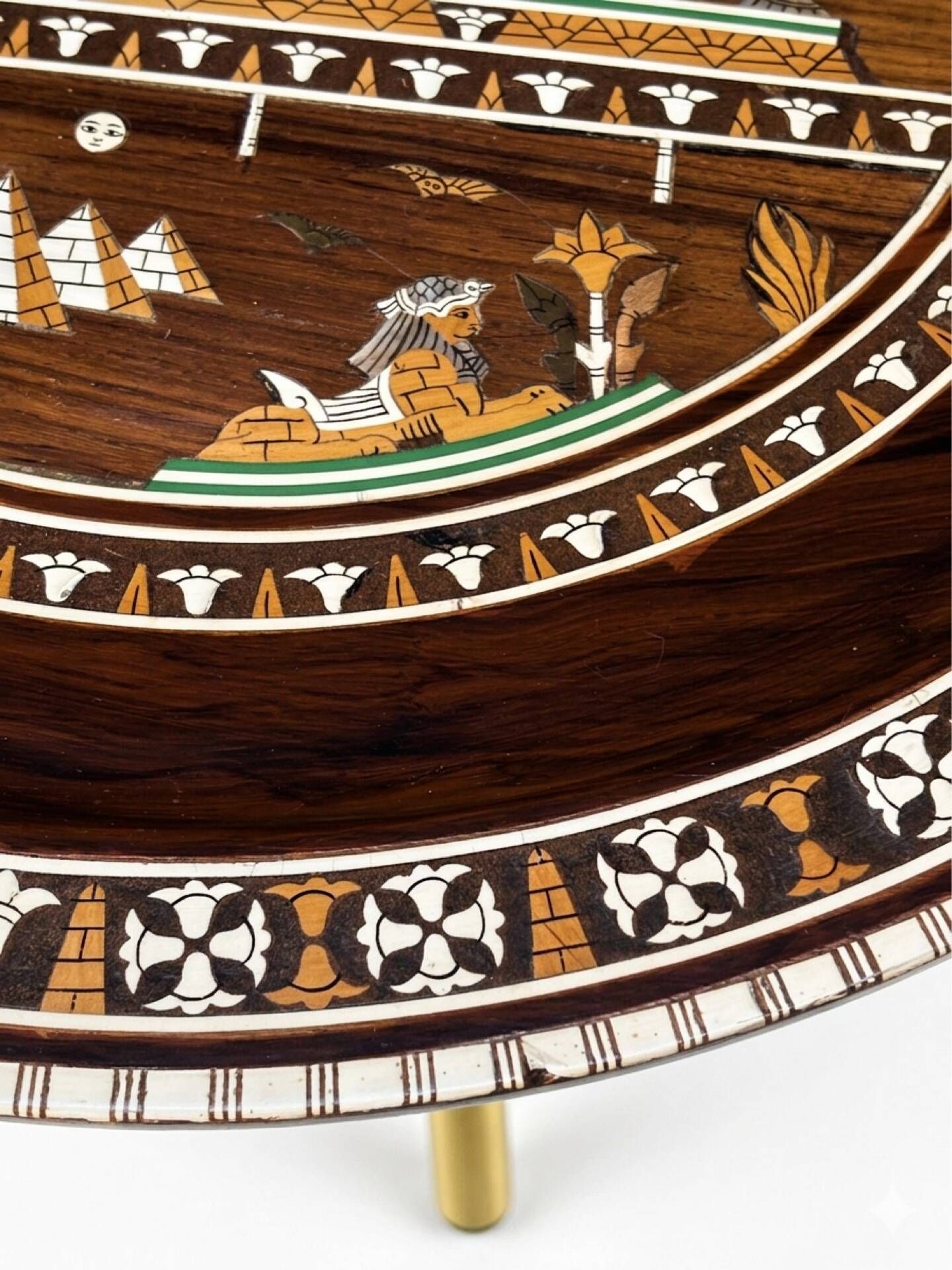 Vintage oriental coffee table in marquetry and mother-of-pearl – Unique piece