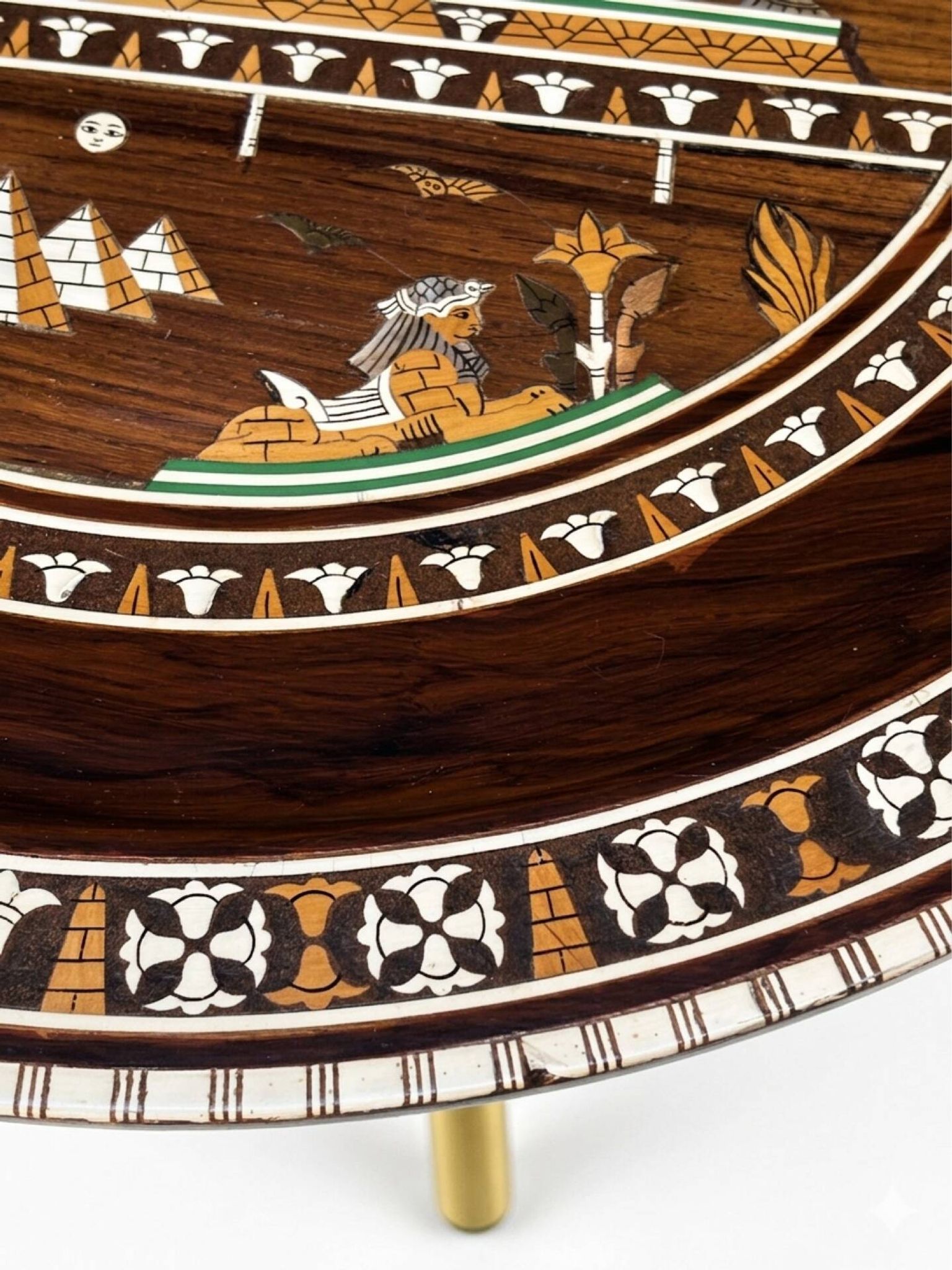 Vintage oriental coffee table in marquetry and mother-of-pearl – Unique piece
