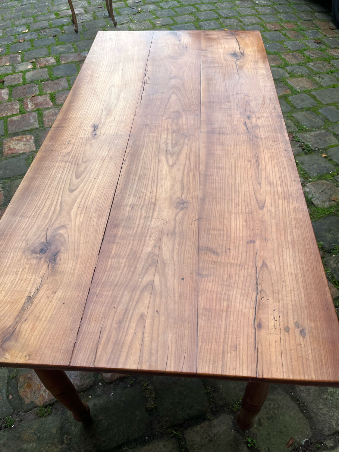 Kitchen cherry table