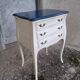 Commode trois tiroirs Louis XV patinée blanche et bleue