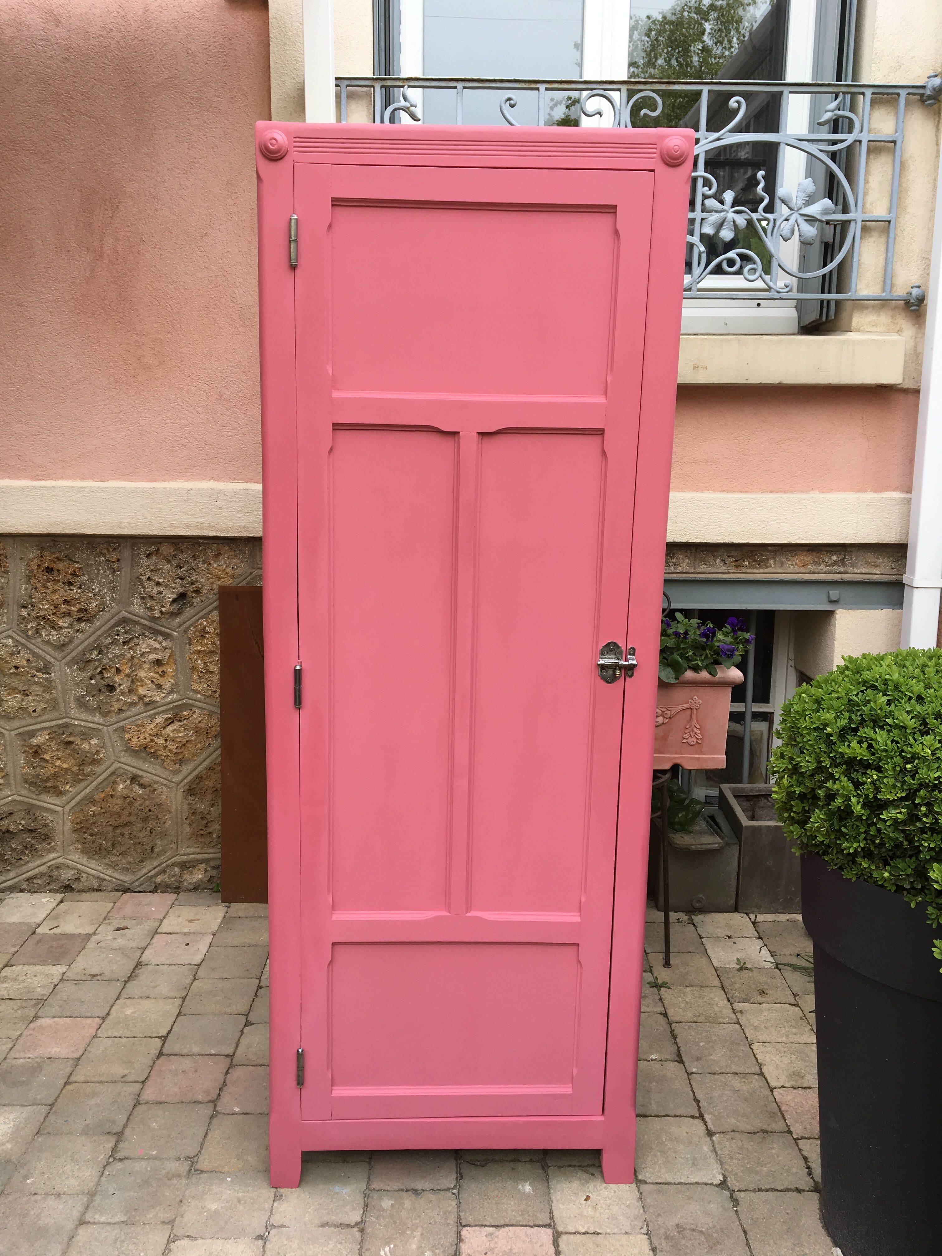 Parisian wardrobe bonnetière