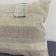 Coussin en toile ancienne style Kilim