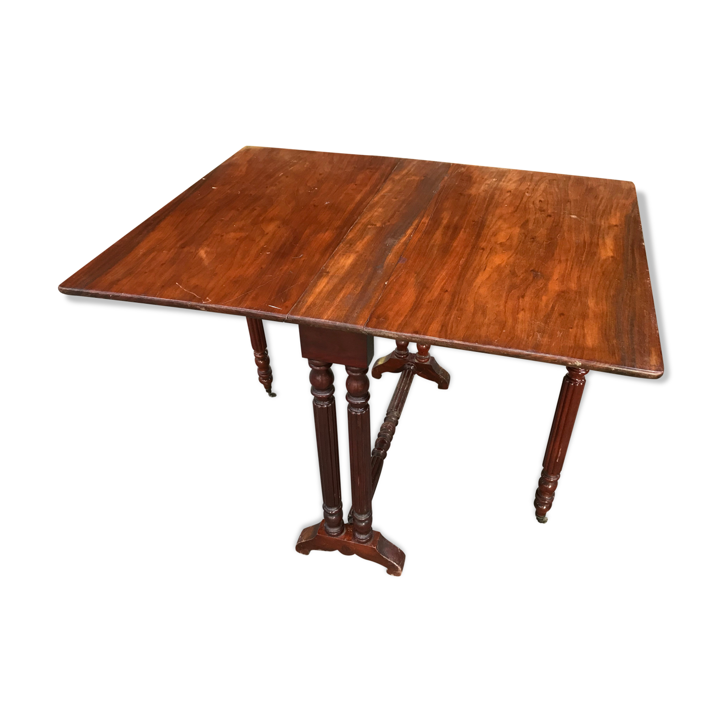 Gateleg table in solid mahogany