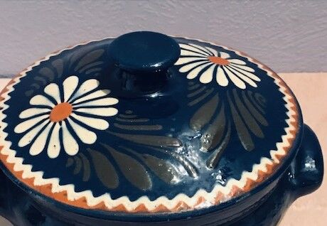 Alsatian pottery soup decorated with white flowers and green arabesques motifs