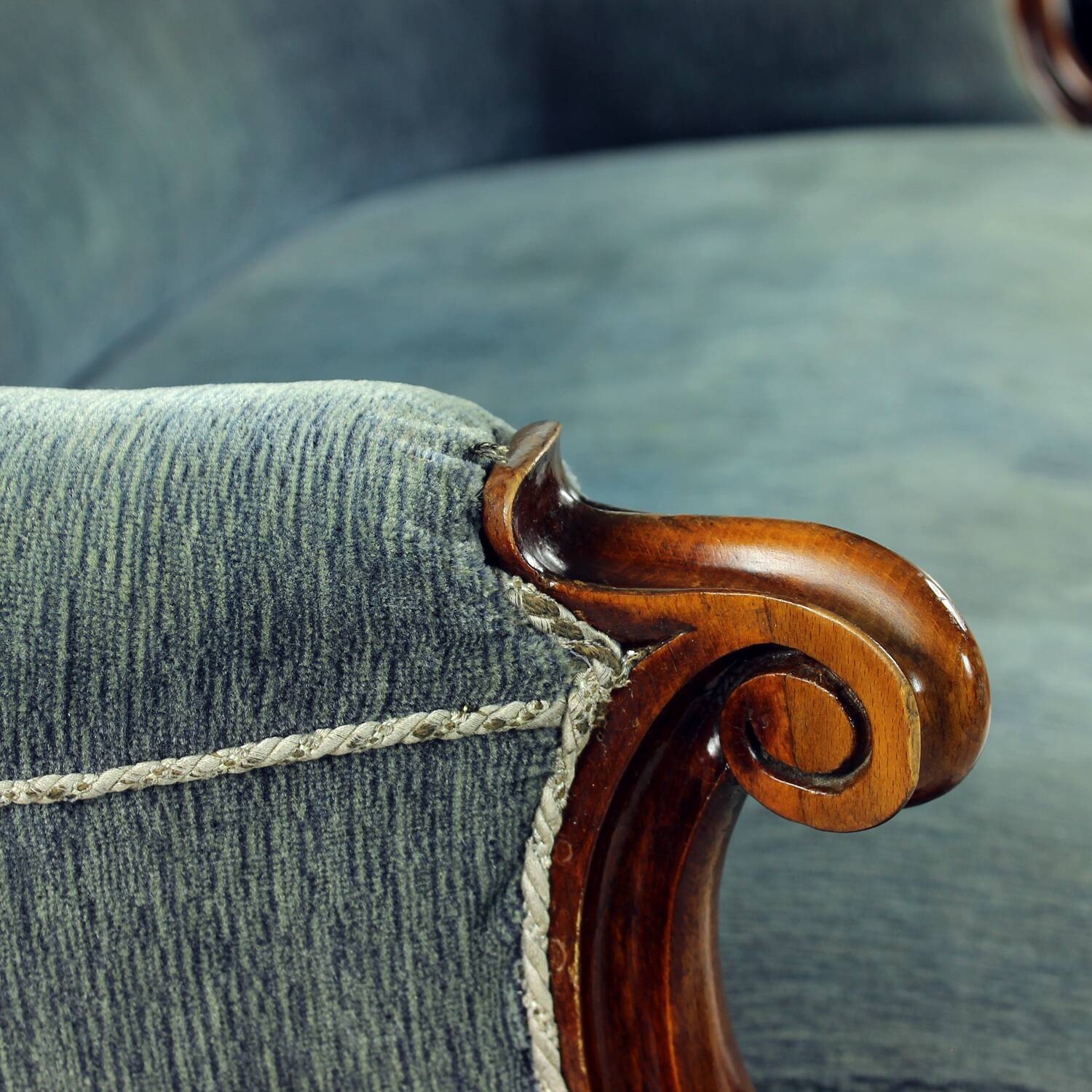 Unique Biedermeier sofa in original fabric and walnut veneer, Vienna, Austria circa 1825