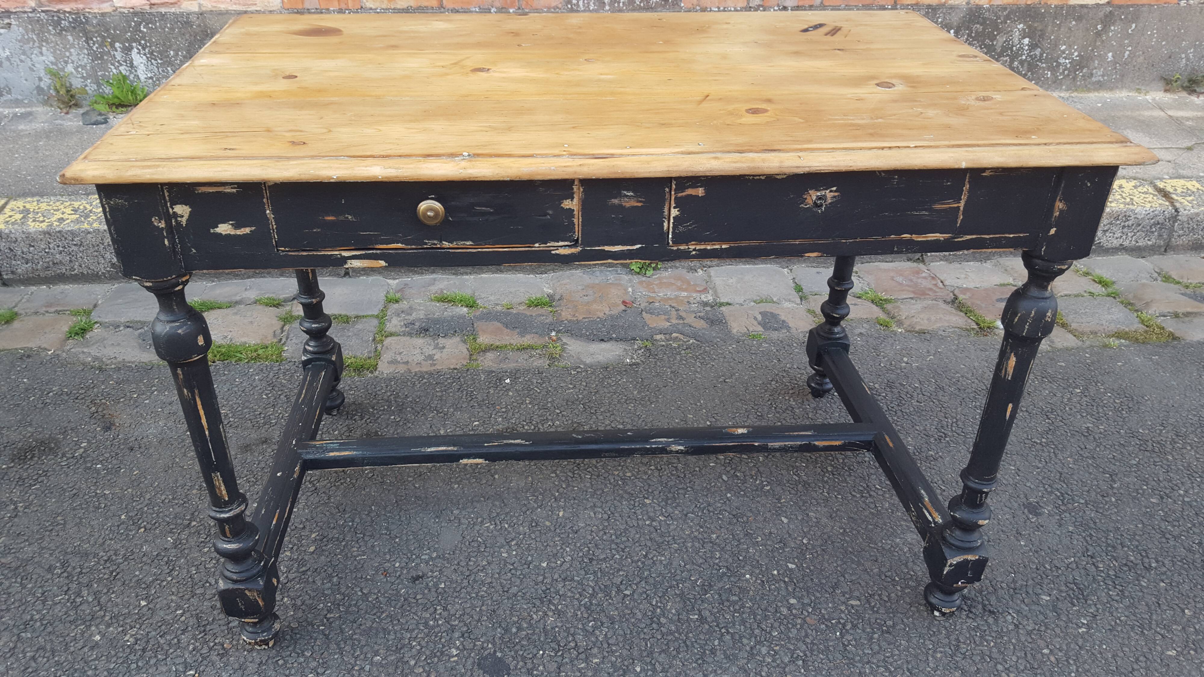 Black and wood table desk