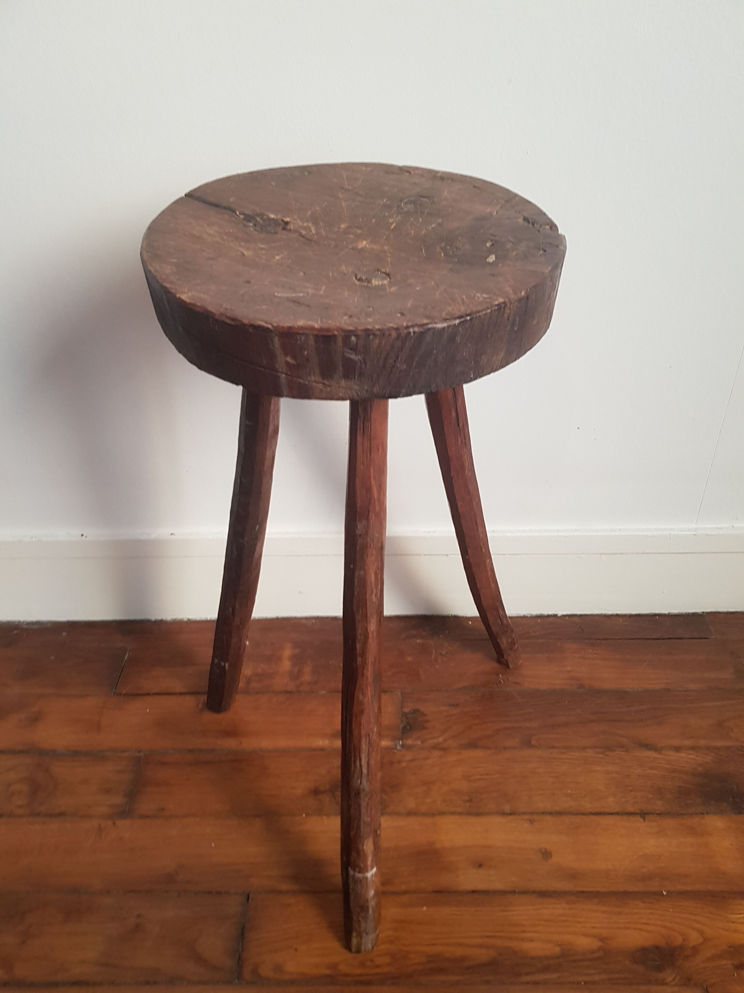 Tabouret tripode haut