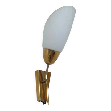 Applique/lampe en laiton et verre de style mid-century par Kamenicky Senov - vers les années 1970.