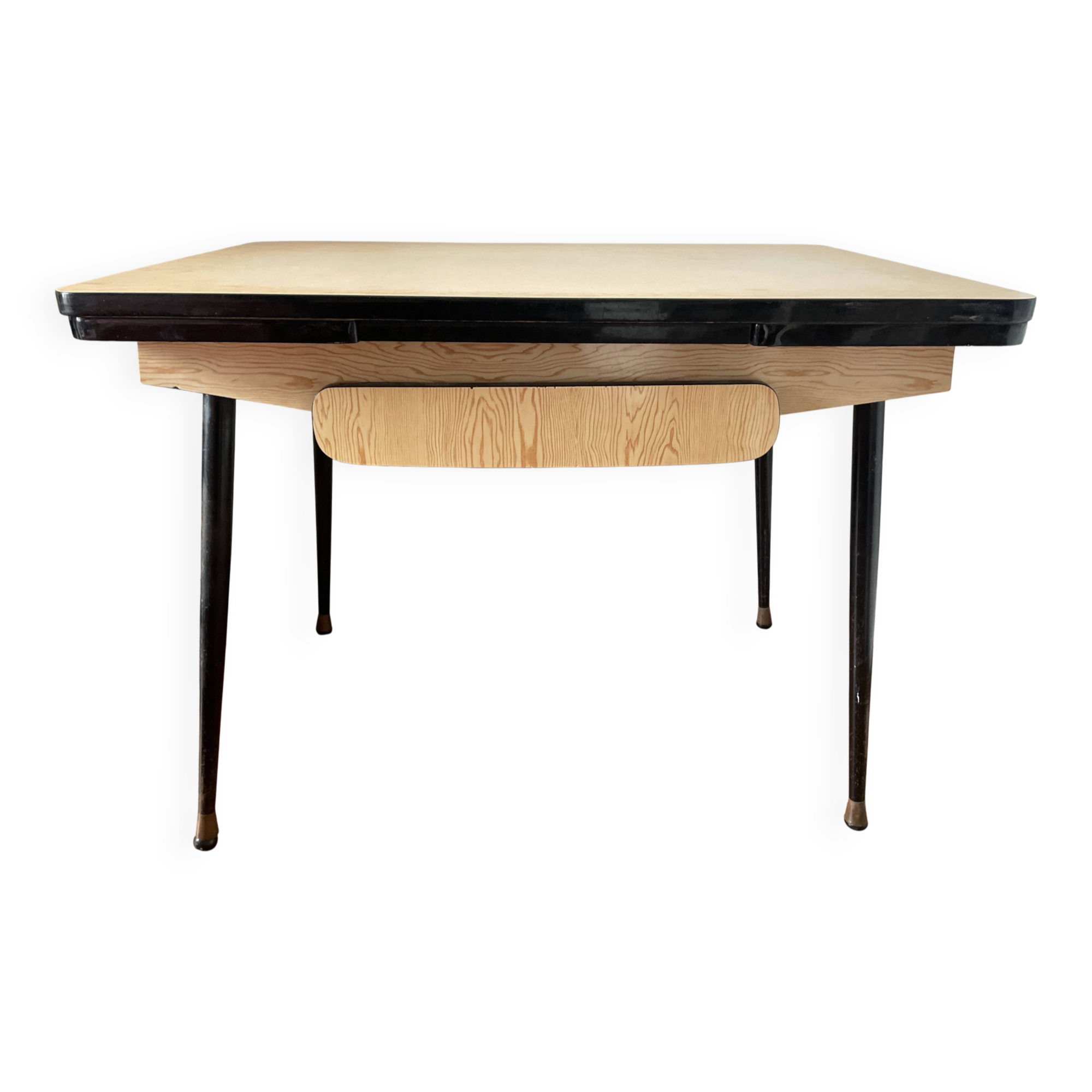Table in Formica