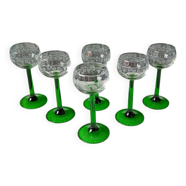 VERRES à pied vert émeraude, motif vigne