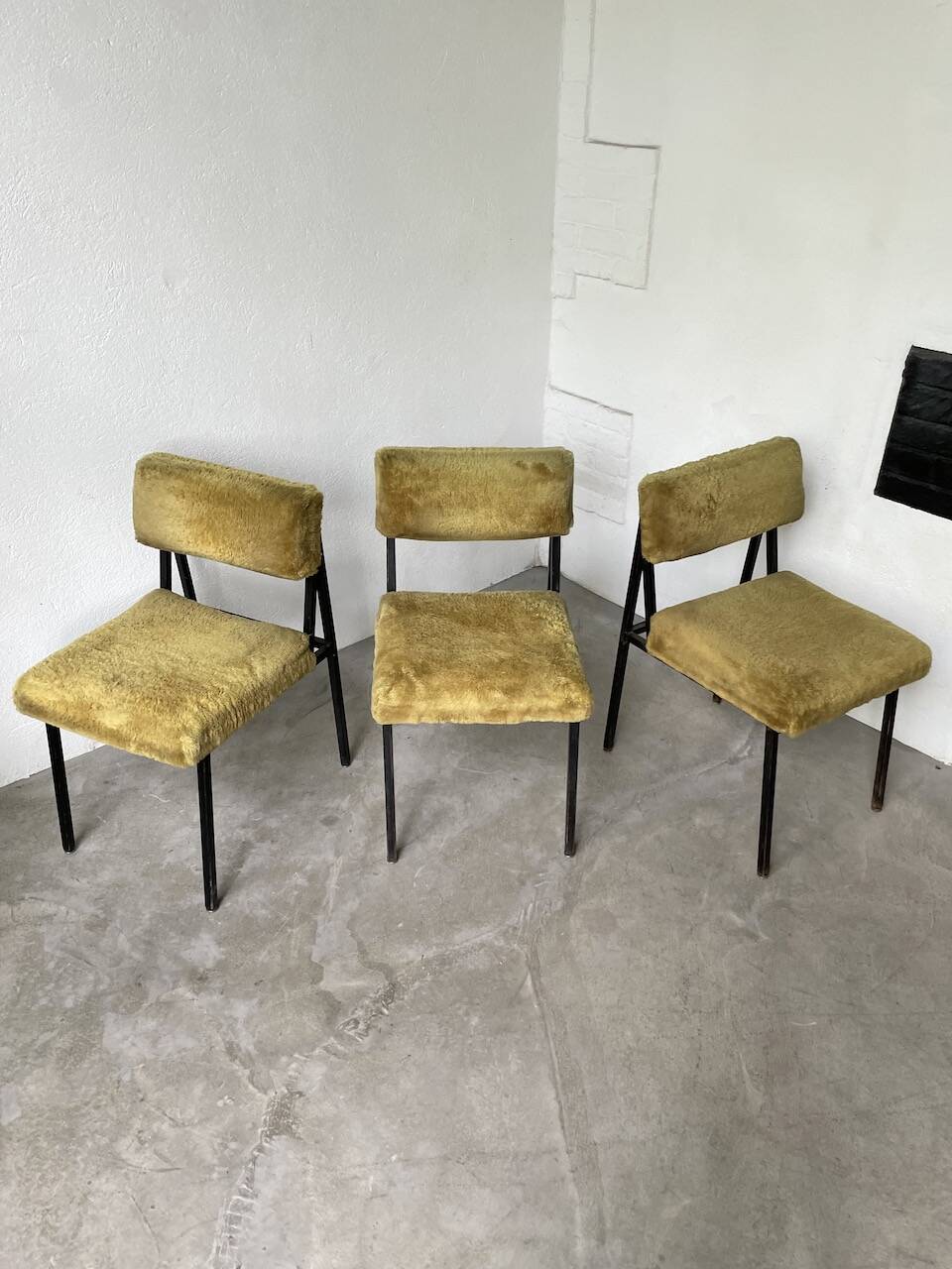 Set de trois chaises années 50