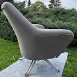 P 32 Armchair Osvaldo Borsani for Tecno