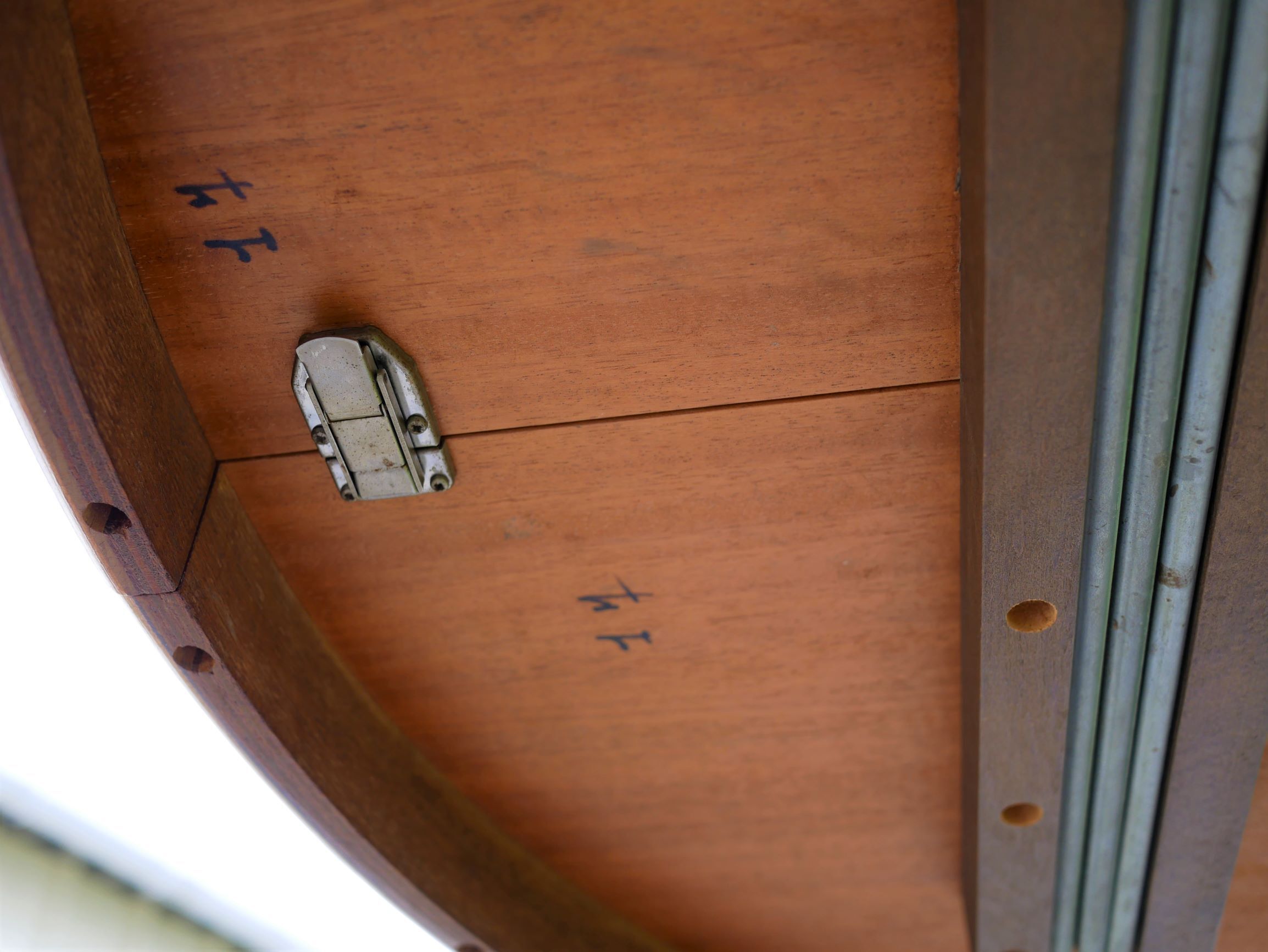 Dining round vintage with extensions