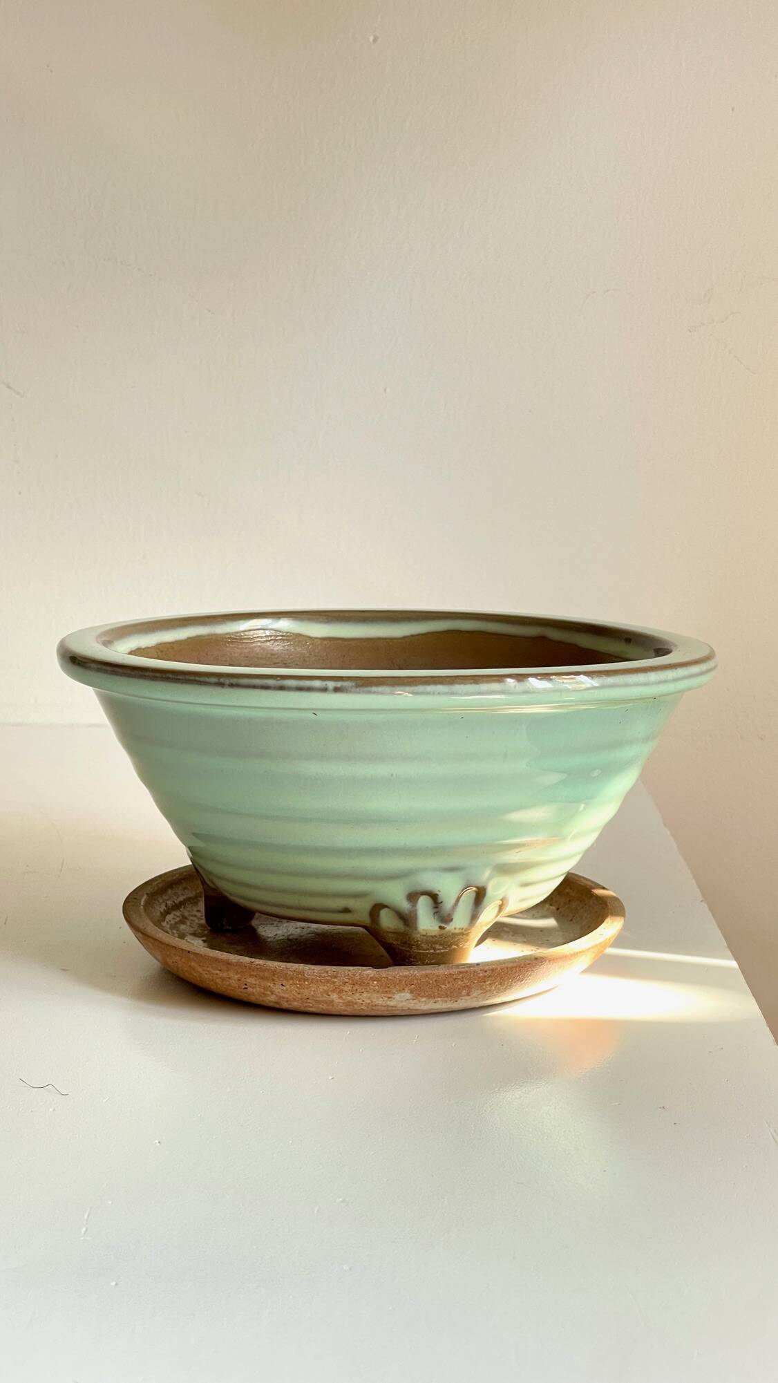 Pot tripode et soucoupe céramique vintage