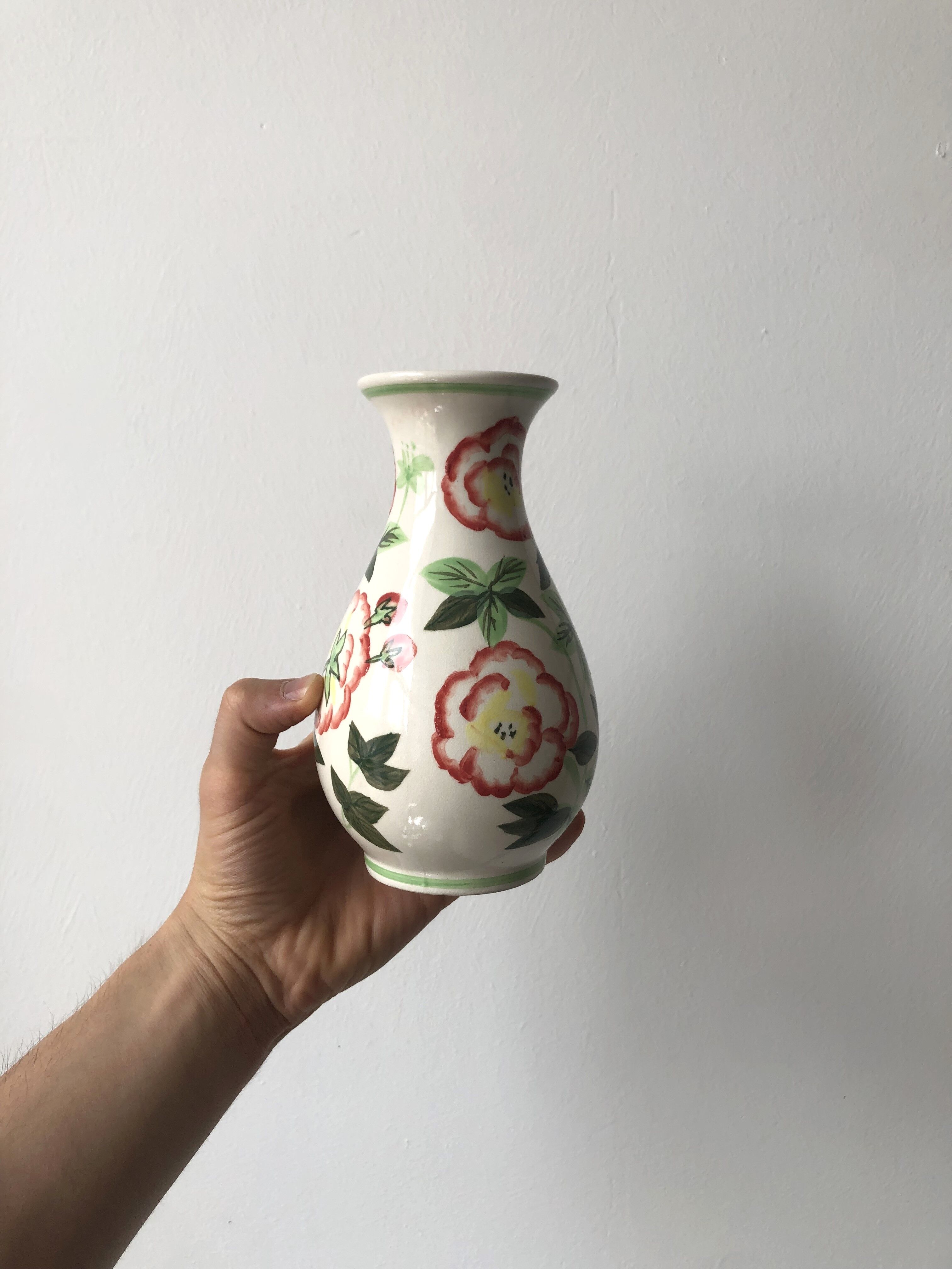 Ceramic vase with floral motifs