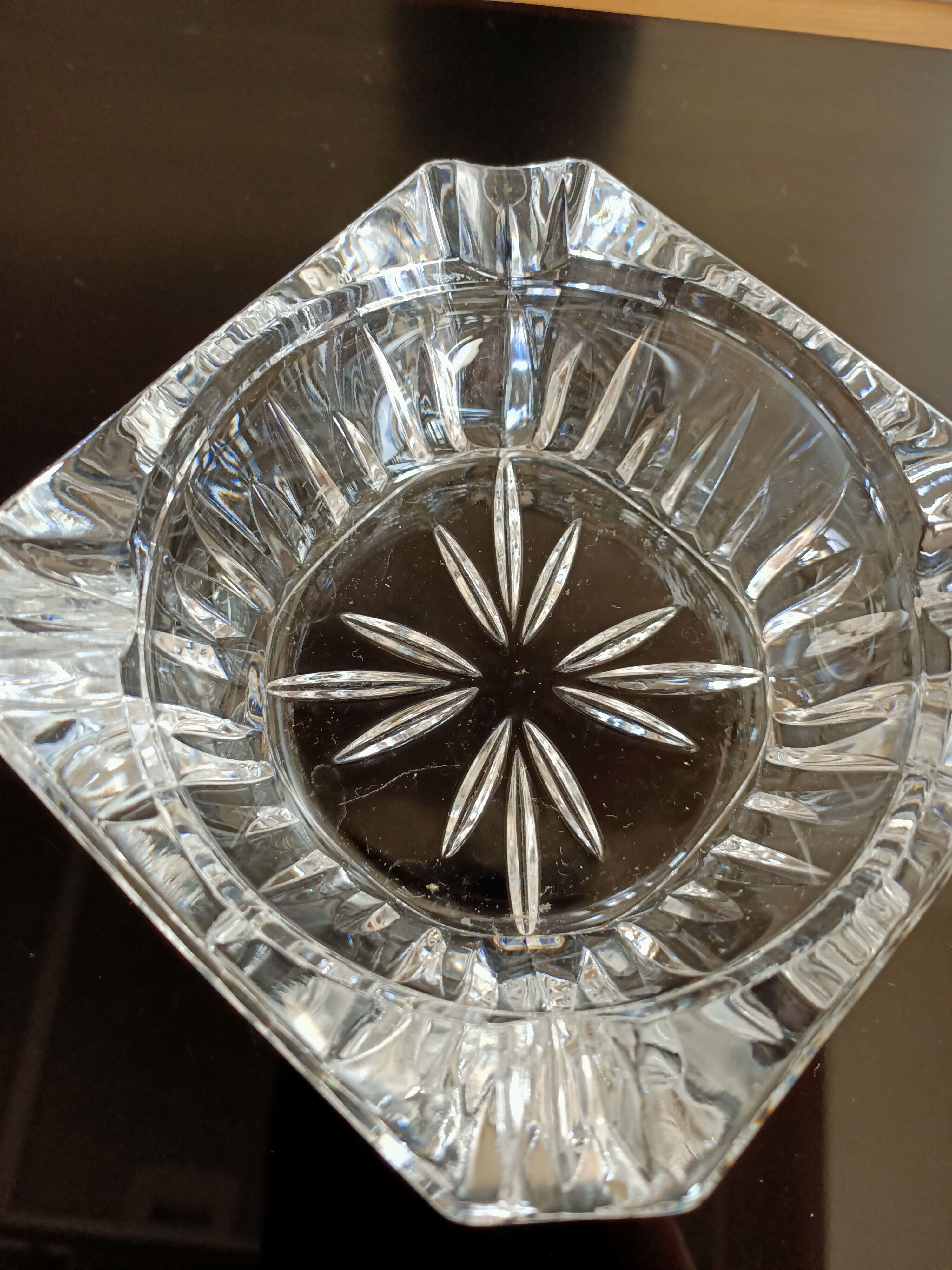 Crystal ashtray 10.2x10.2 cm