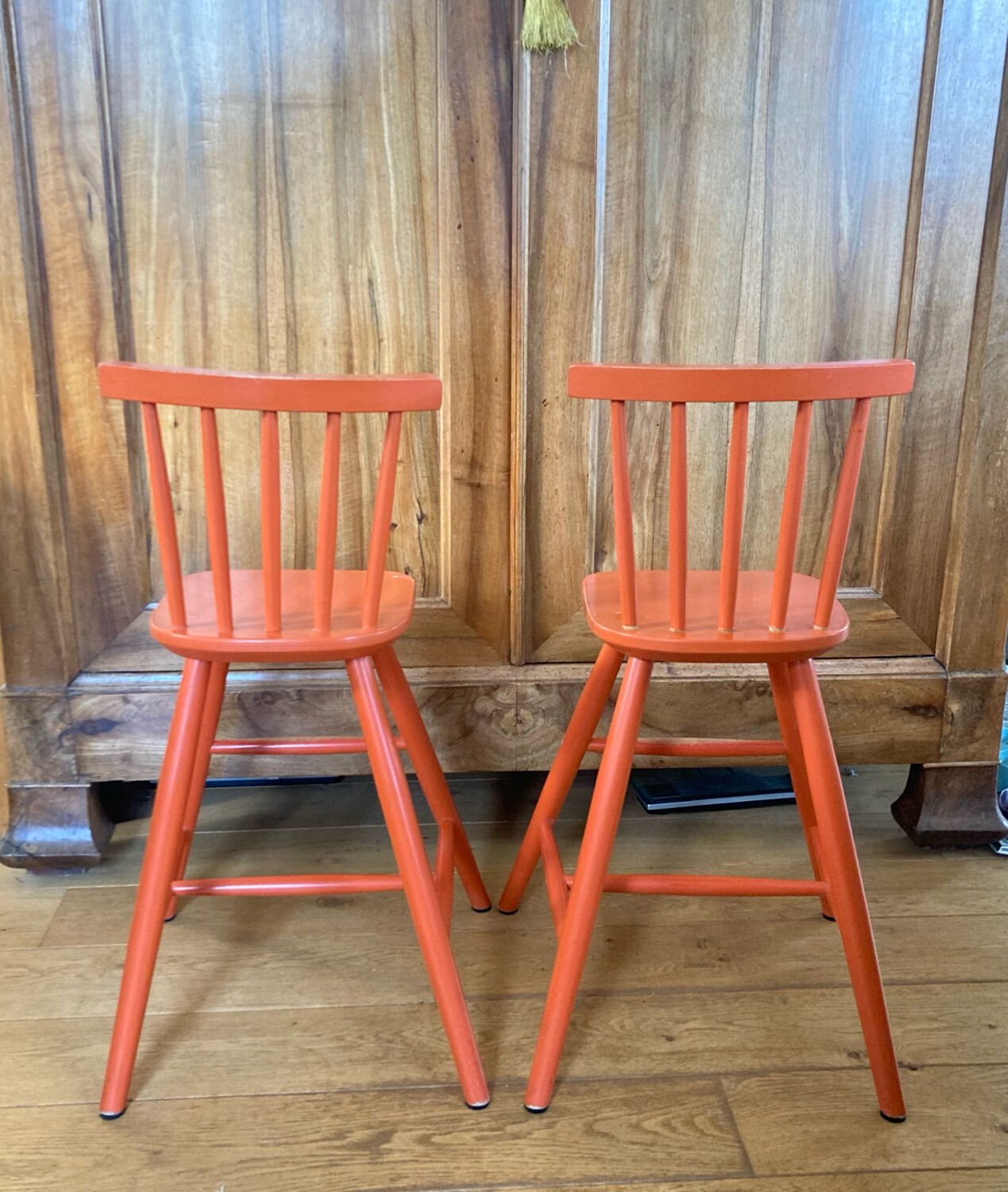 Vintage solid wood high chairs in Western style for children.